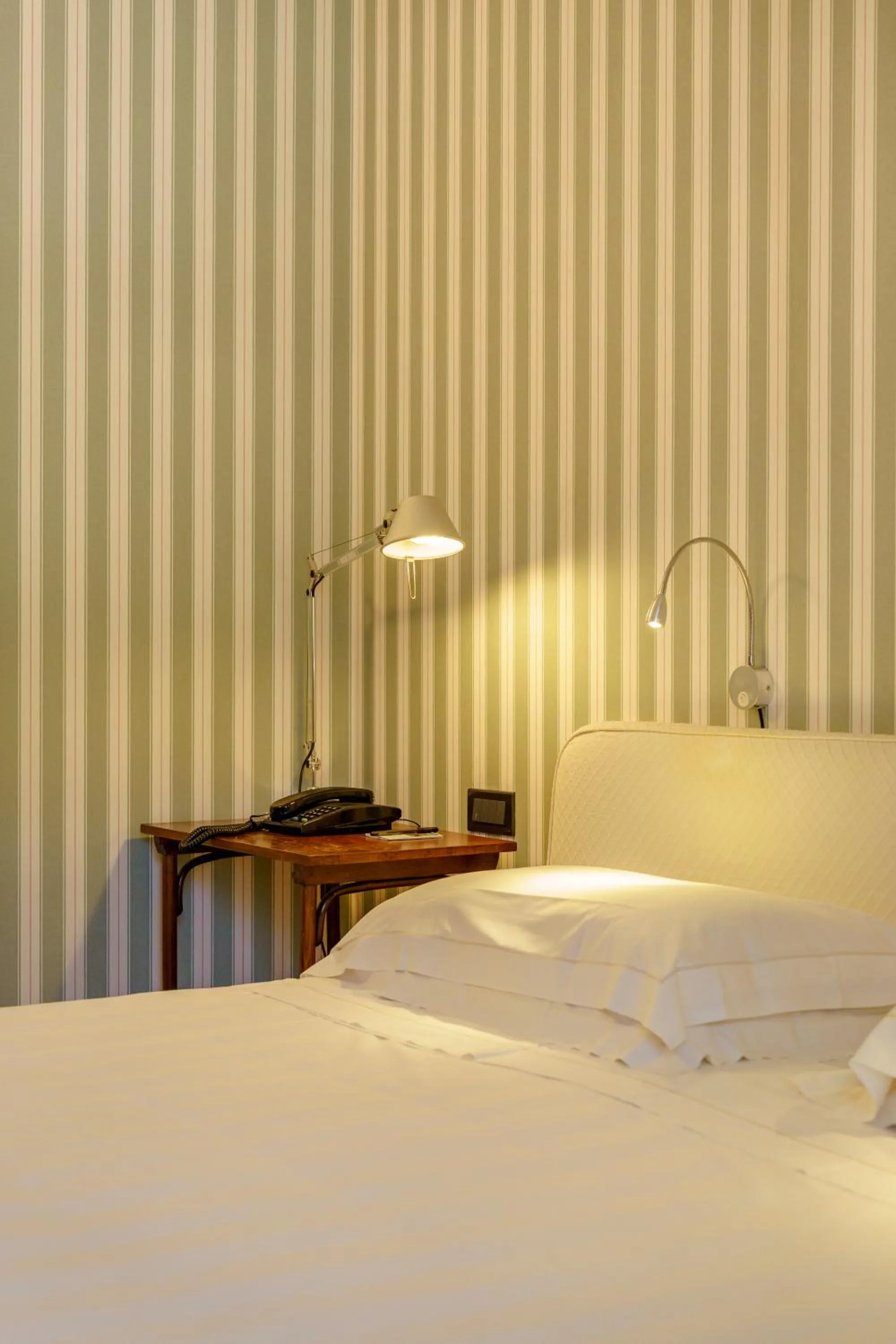 Bed in Hotel San Luca