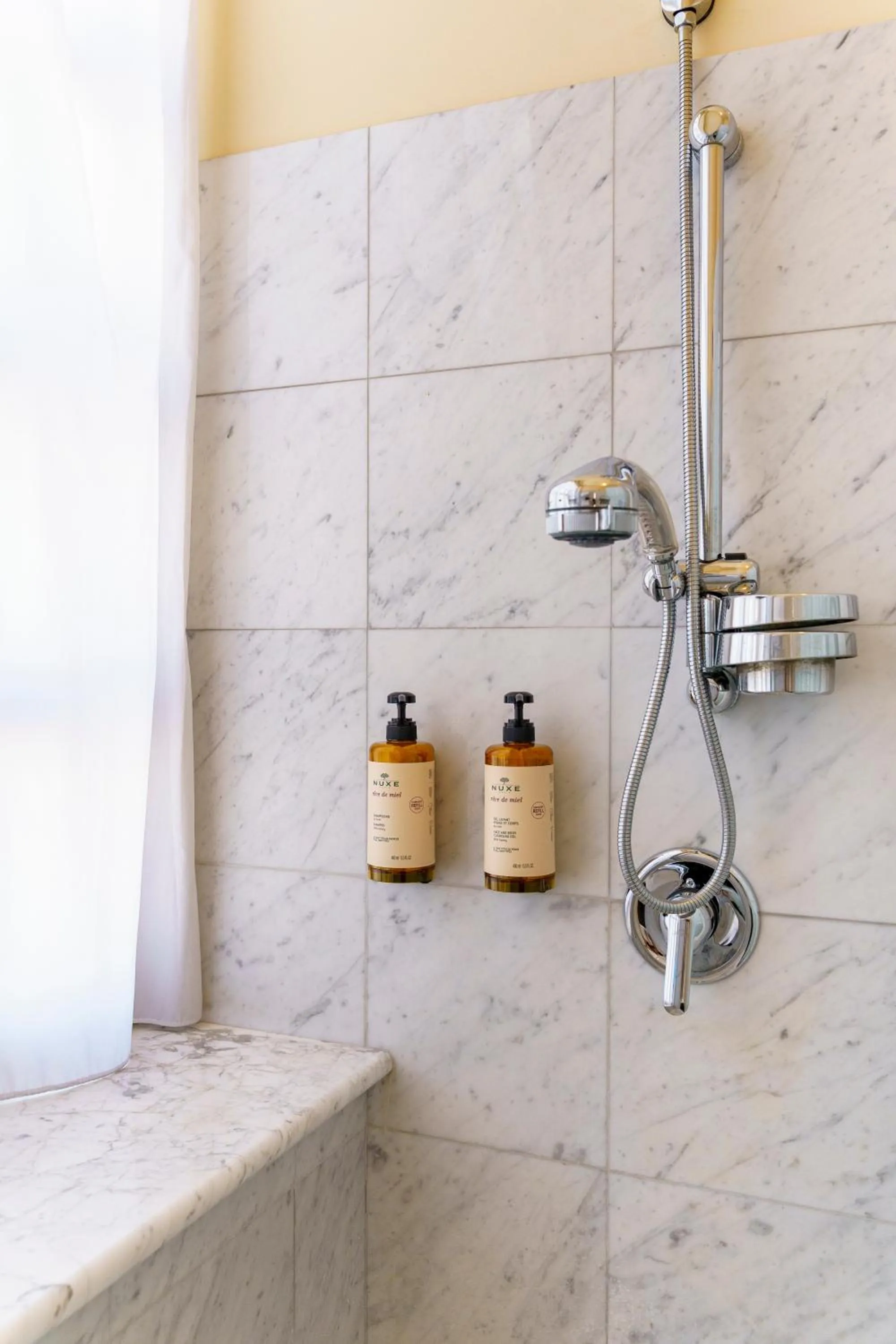 Shower in Hotel San Luca