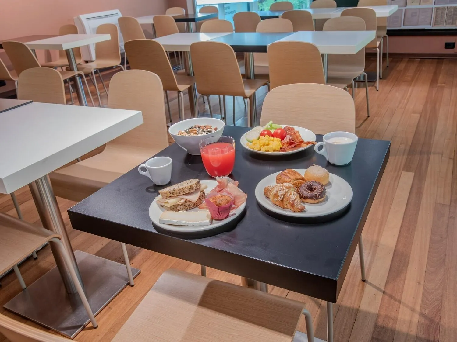 Restaurant/places to eat in B&B Hotel Firenze City Center