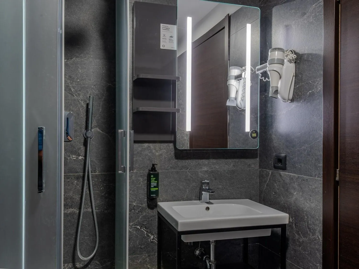 Bathroom in B&B Hotel Firenze City Center