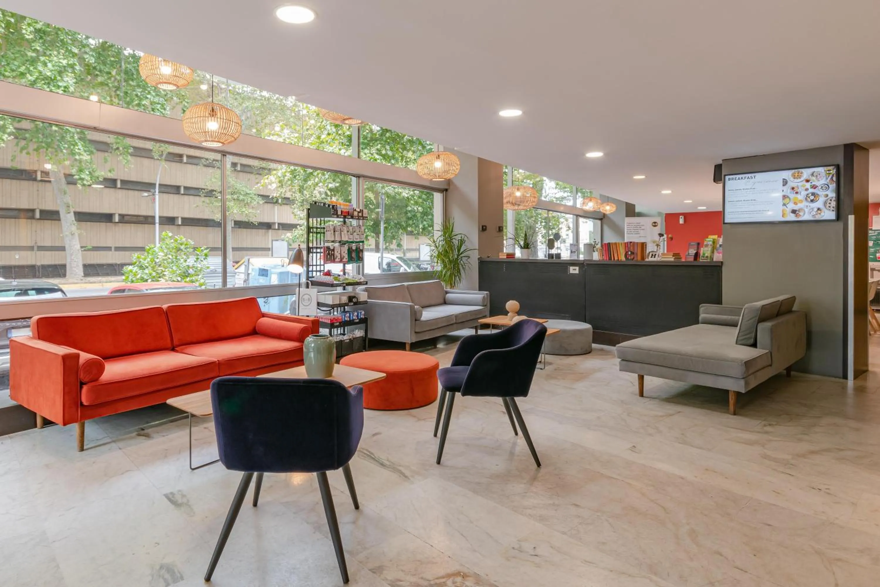 Lobby or reception in B&B Hotel Firenze City Center