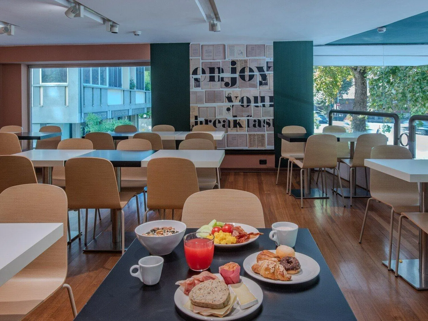 Restaurant/places to eat in B&B Hotel Firenze City Center