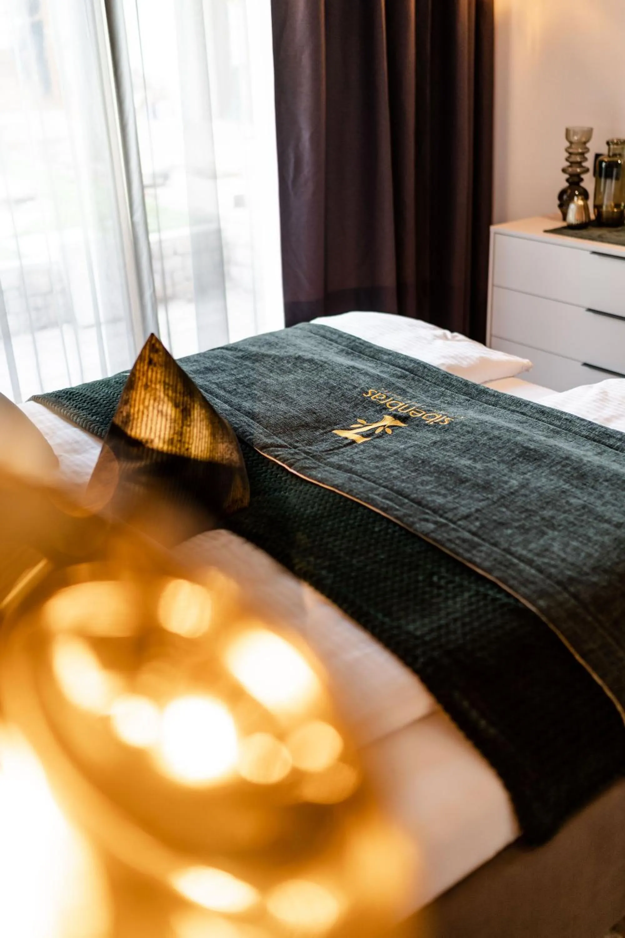 Bed in Sibenbras Natural Aparthotel