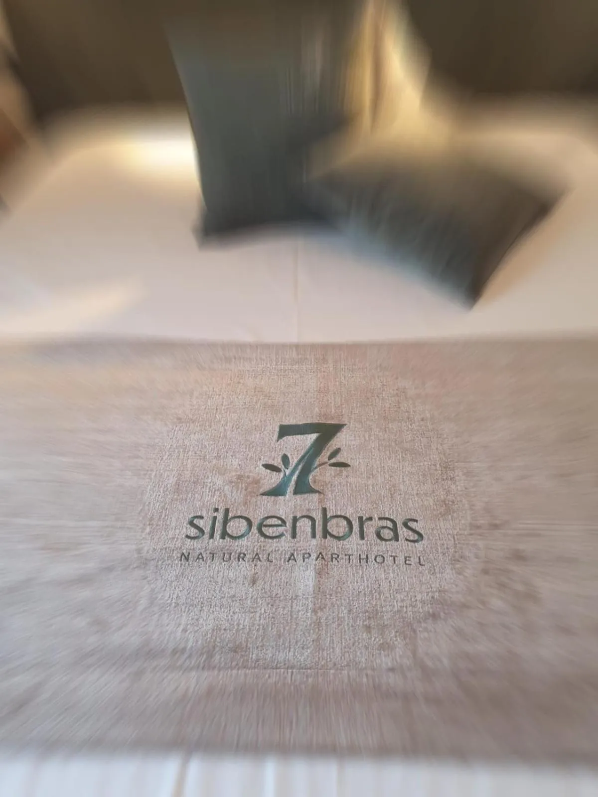 Bed in Sibenbras Natural Aparthotel