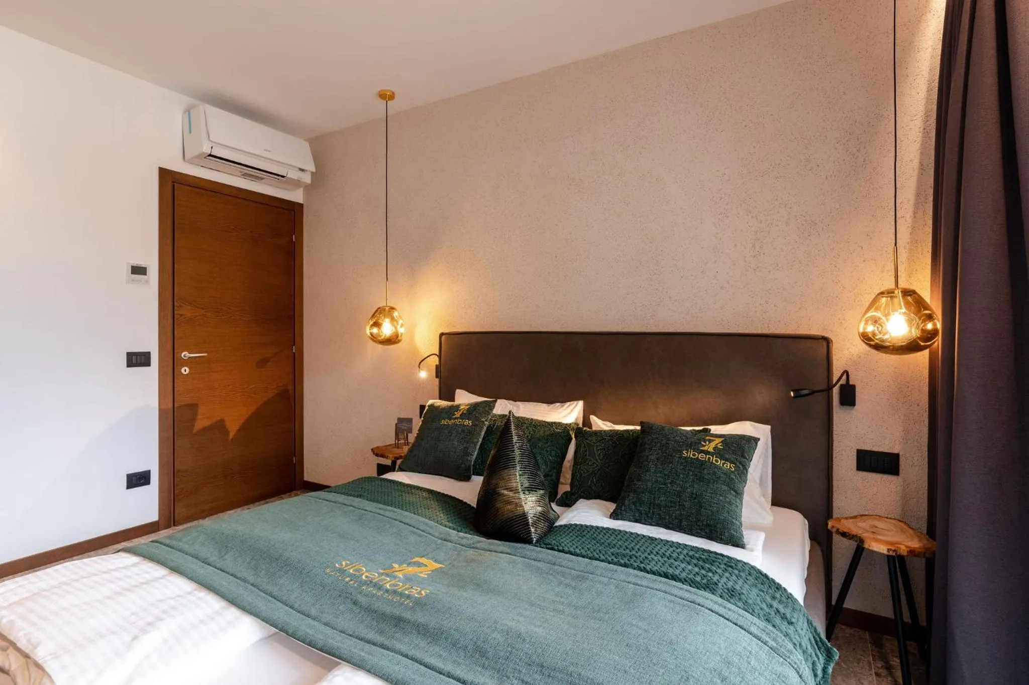 Bed in Sibenbras Natural Aparthotel