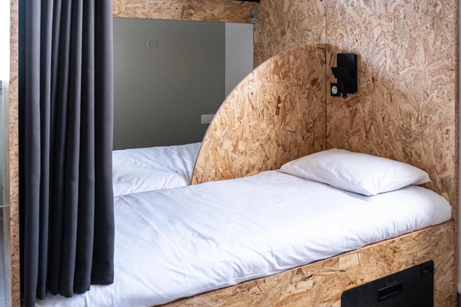 Bed in 4-Bed Female Dormitory with Ensuite Bathroom in Auberge de jeunesse HI Clermont-Ferrand
