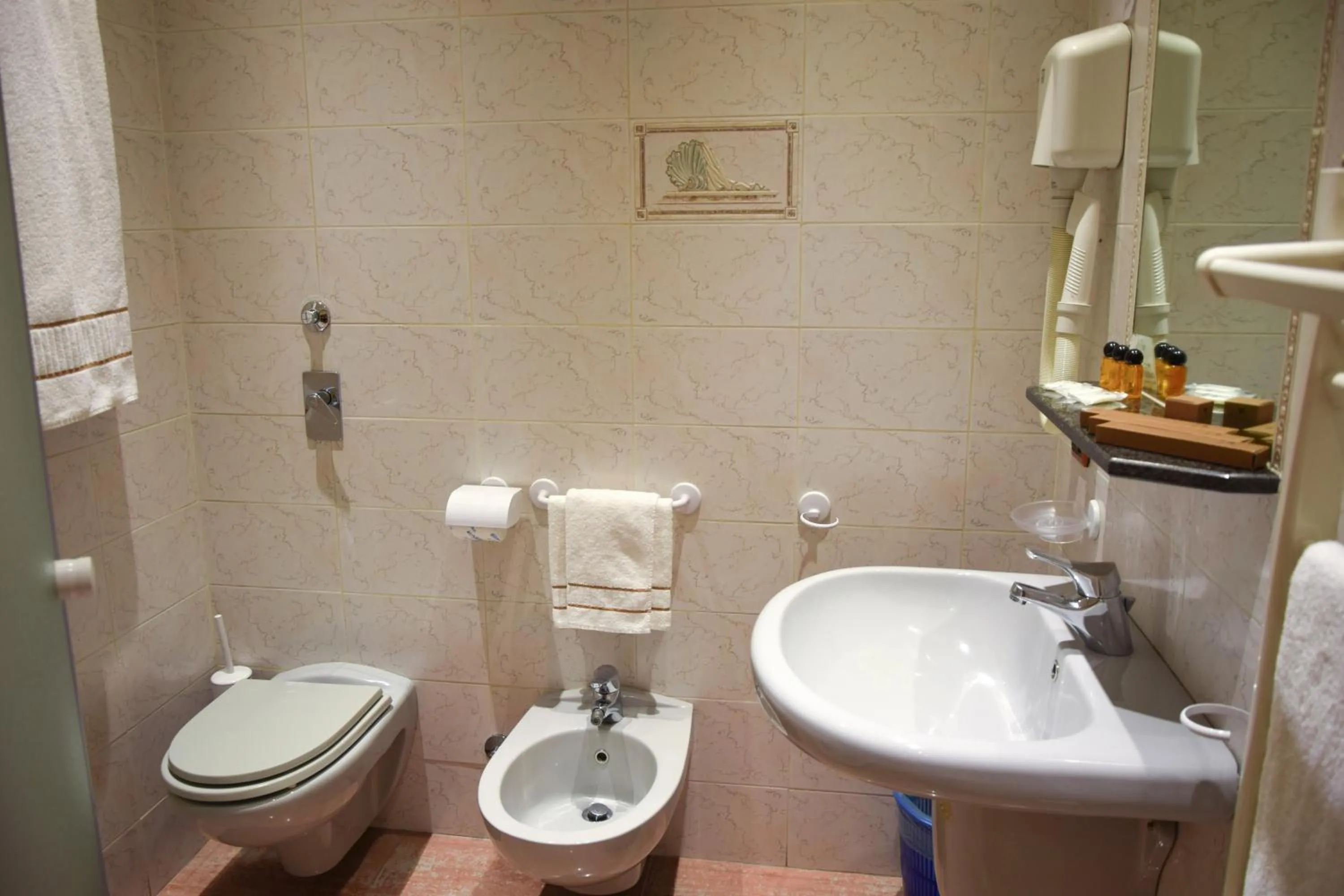 Bathroom in Hotel Losanna