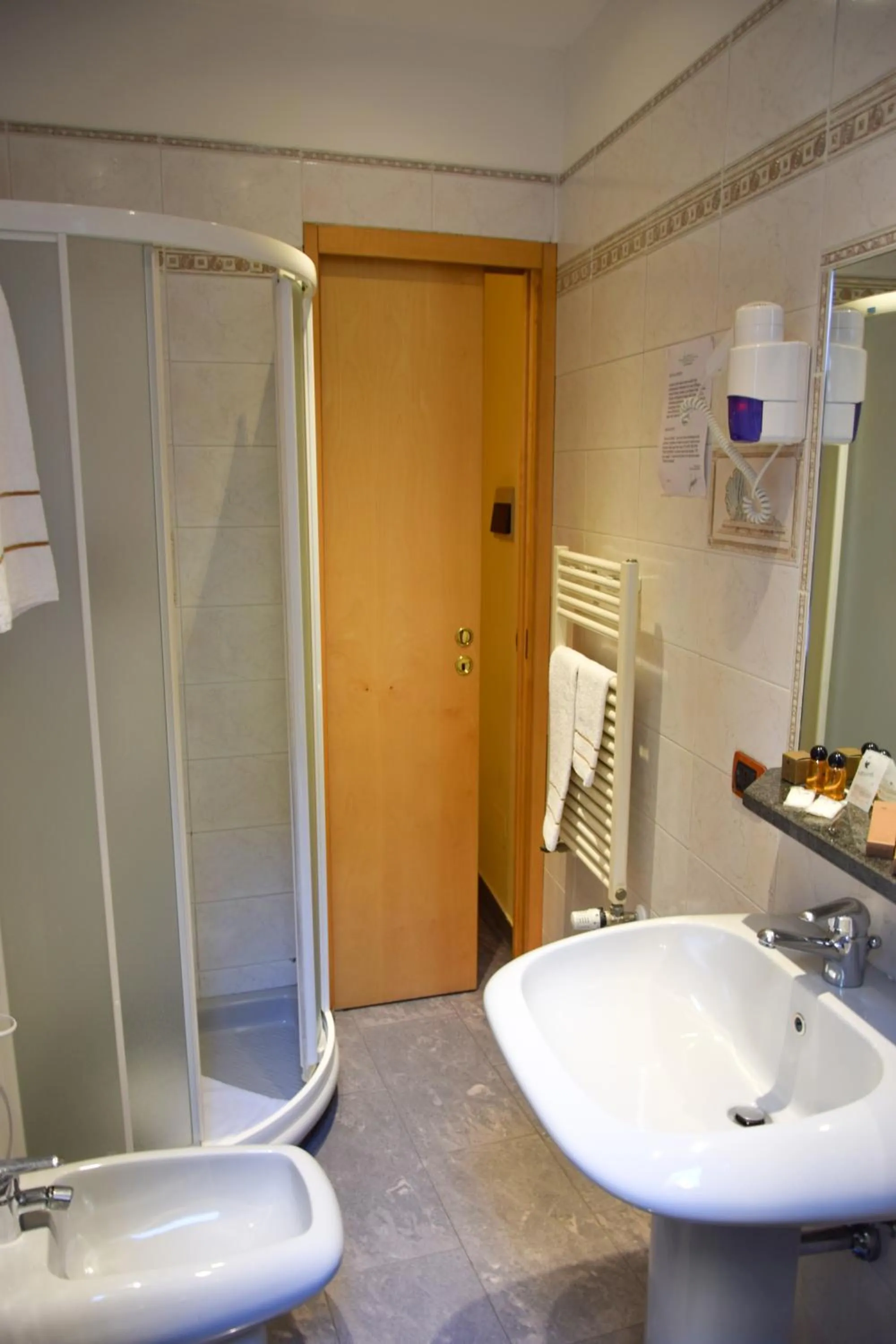 Bathroom in Hotel Losanna