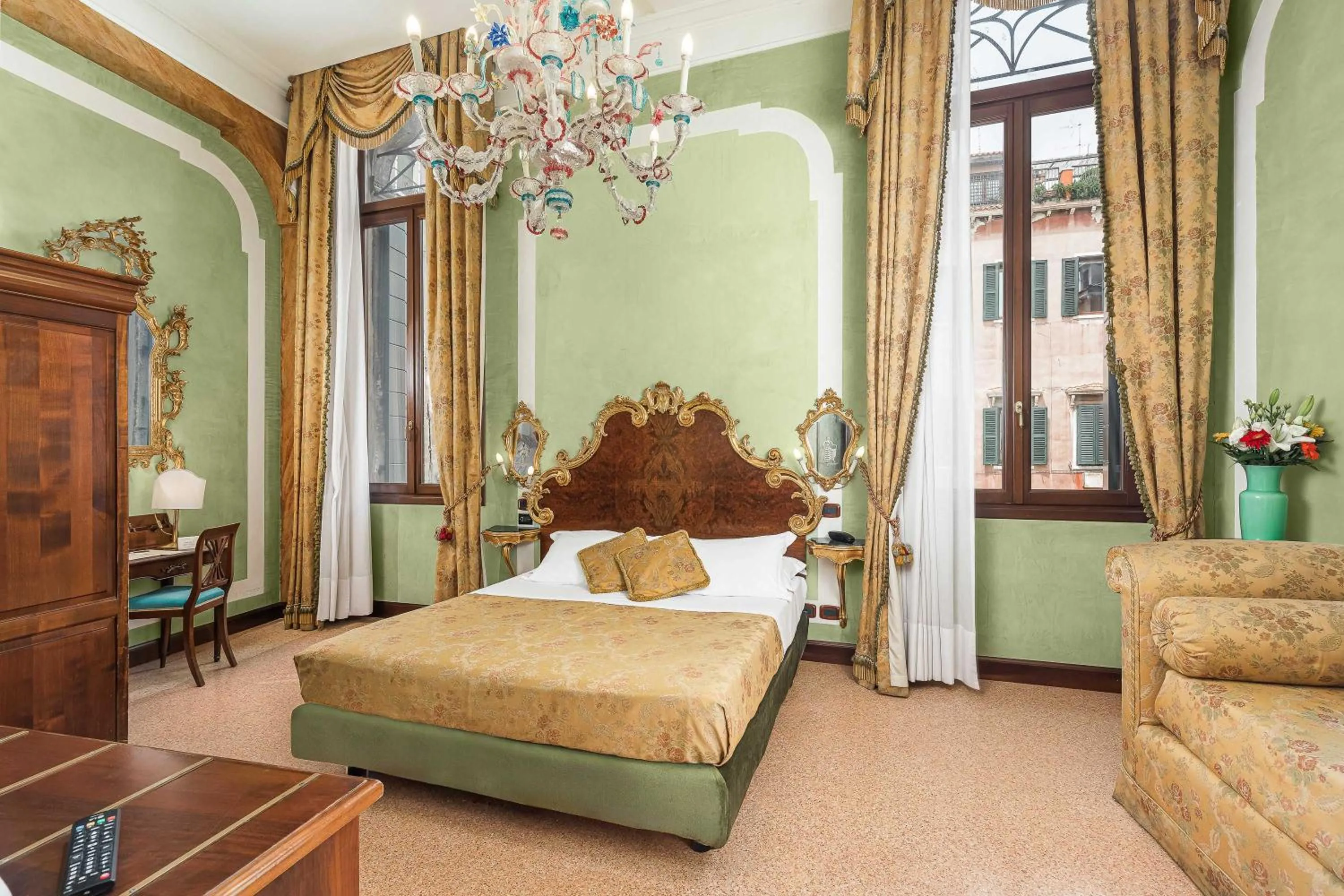 Bed in Hotel San Moisè