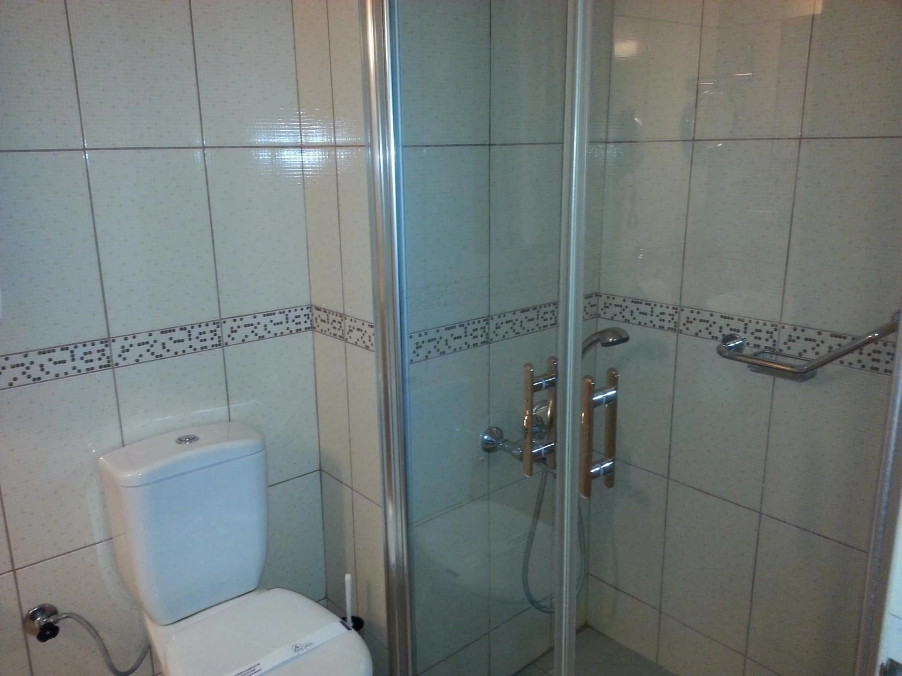 Shower in Avlonya Hotel
