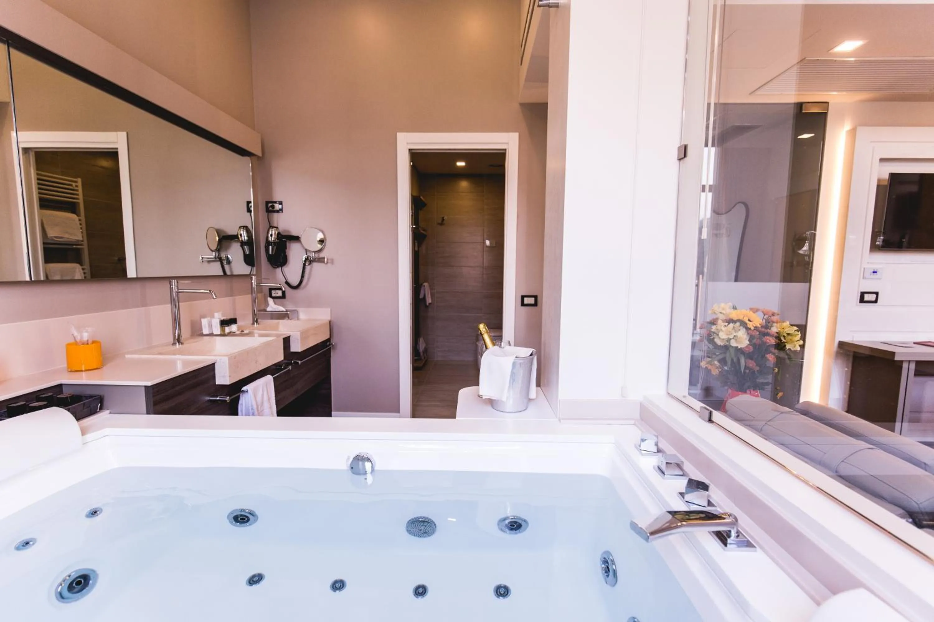 Hot Tub in Araba Fenice Hotel