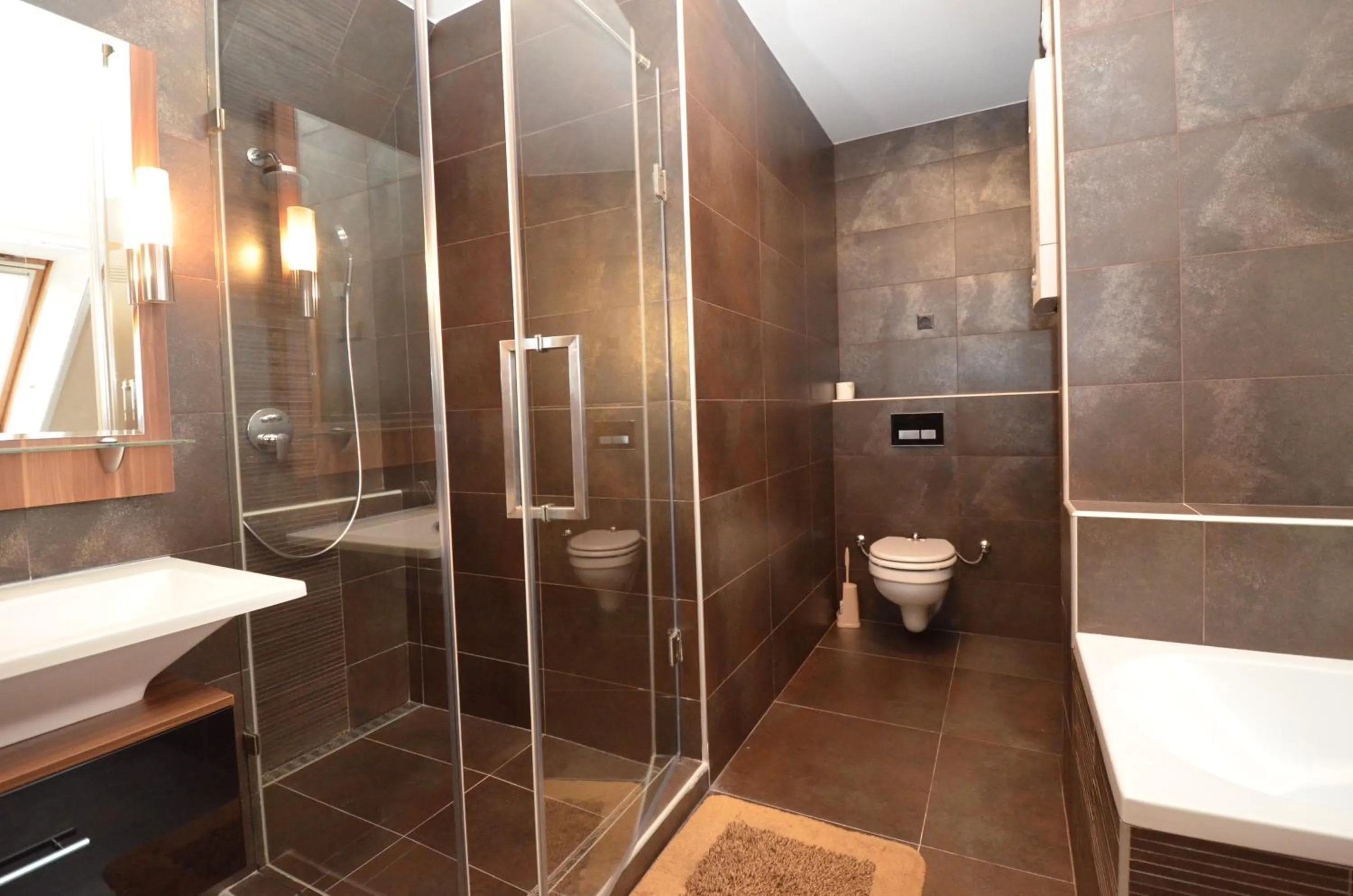 Shower in Arpad Bridge Apartments