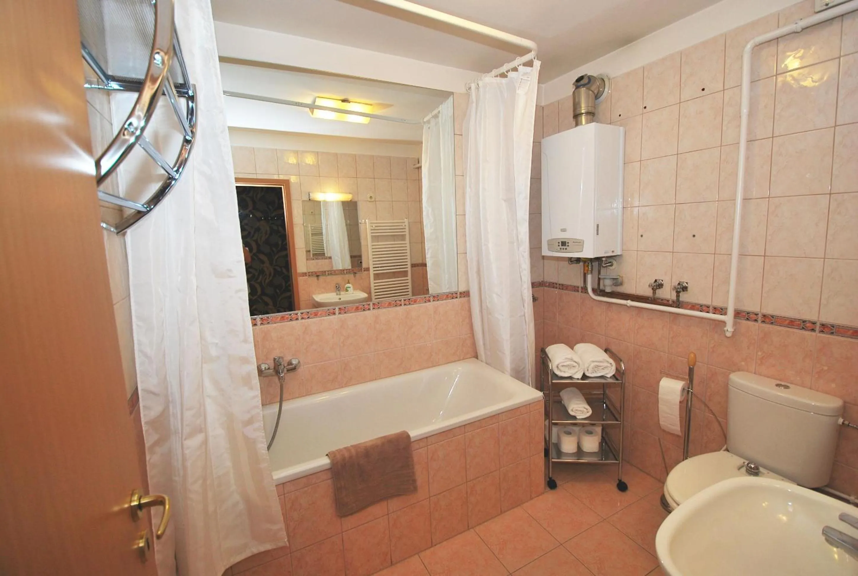 Bathroom in Arpad Bridge Apartments