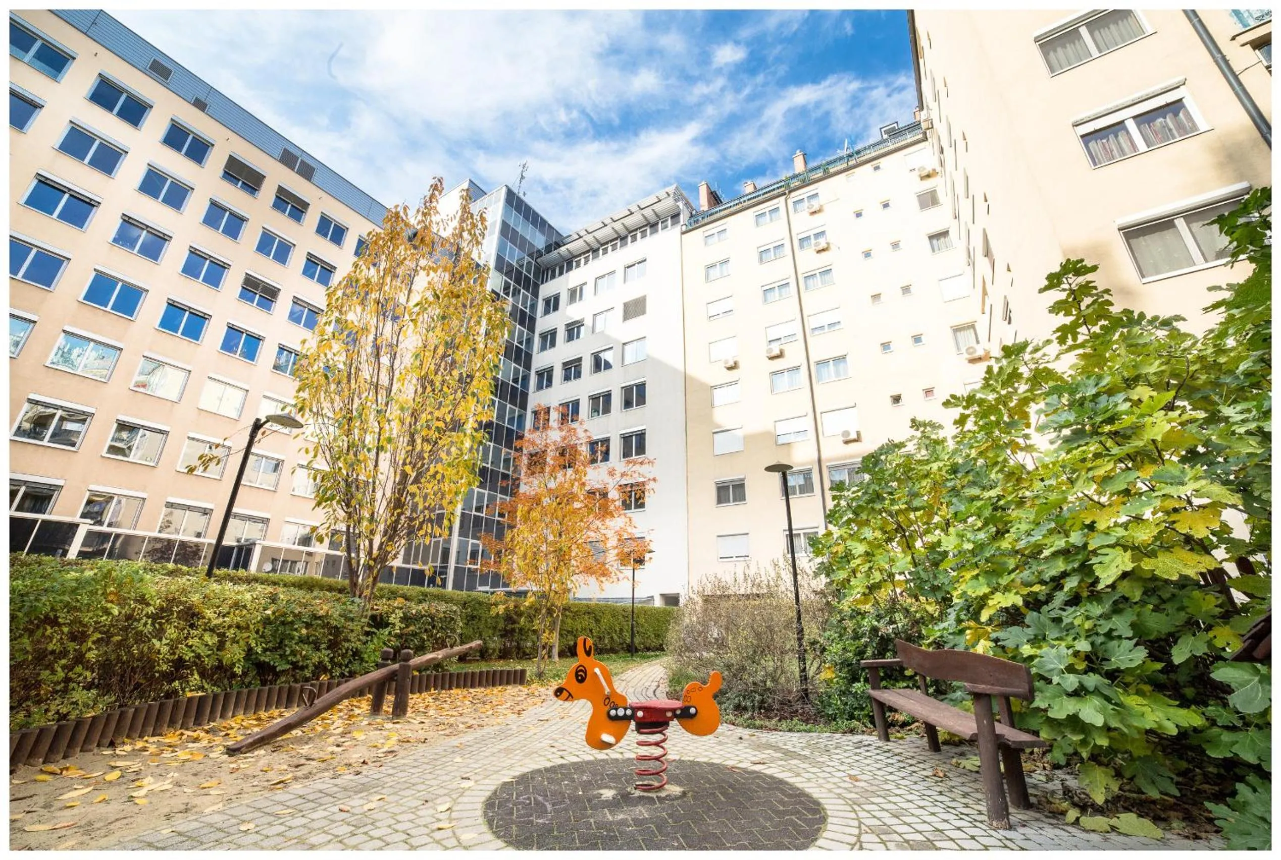 Facade/entrance in Arpad Bridge Apartments
