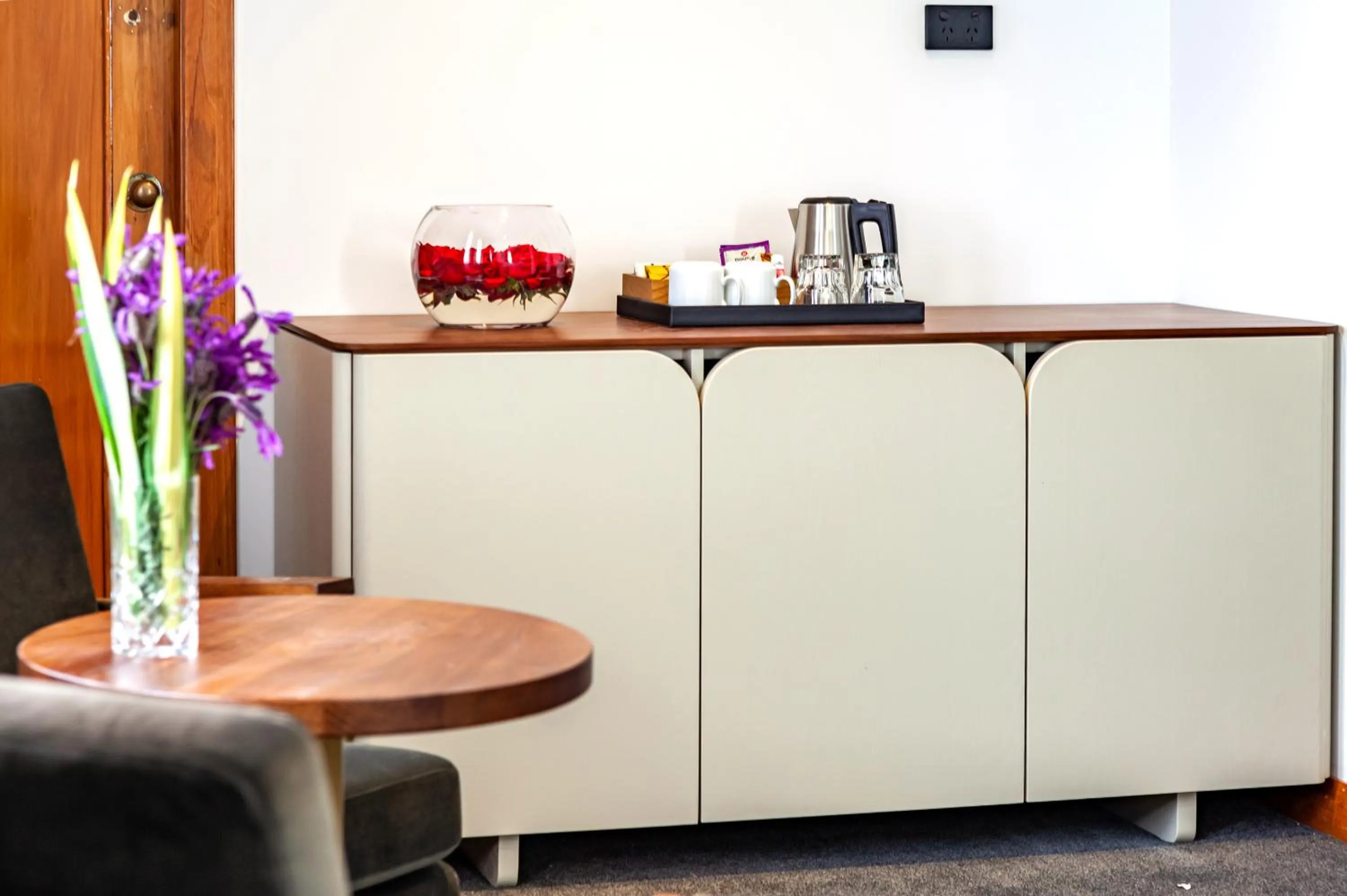 Coffee/tea facilities in Wigram Hotel