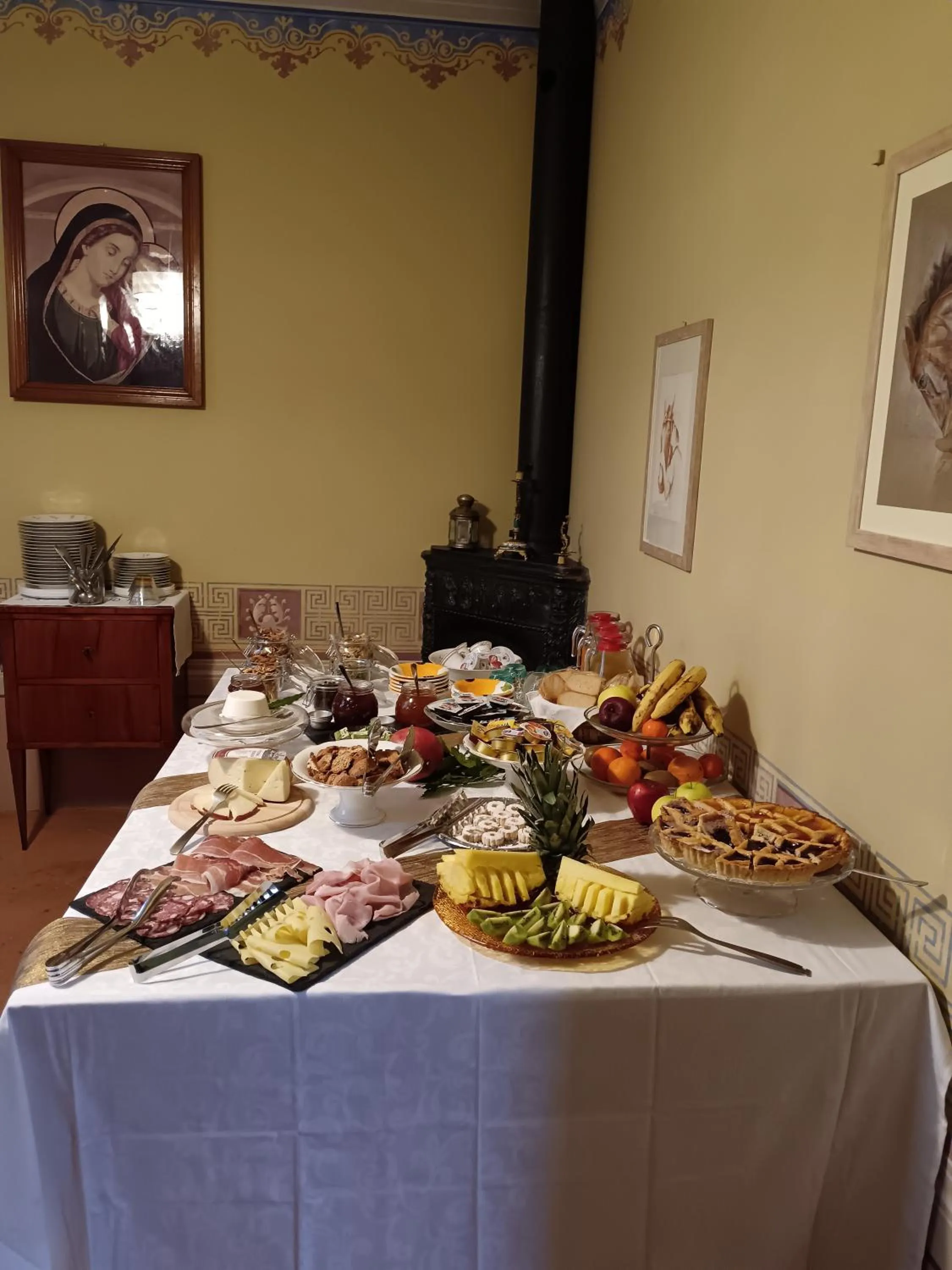 Buffet breakfast in Villa Sant’Andrea
