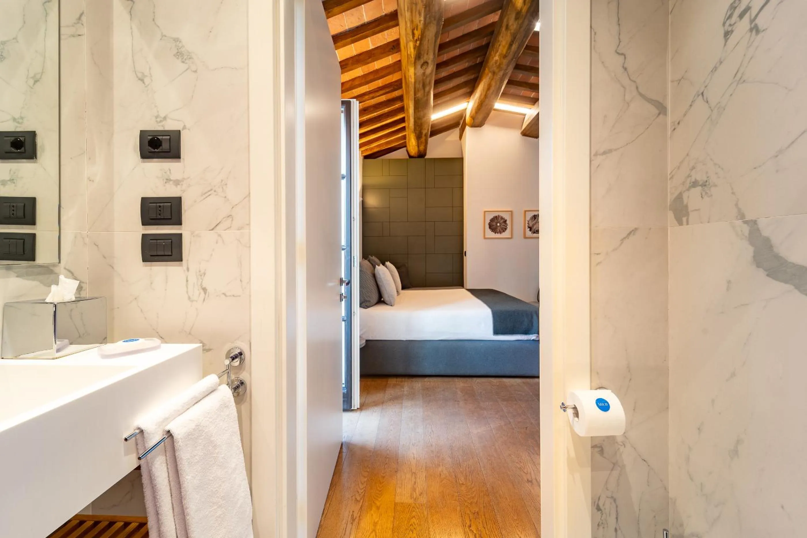 Bathroom, Bed in Hotel Milu Florence