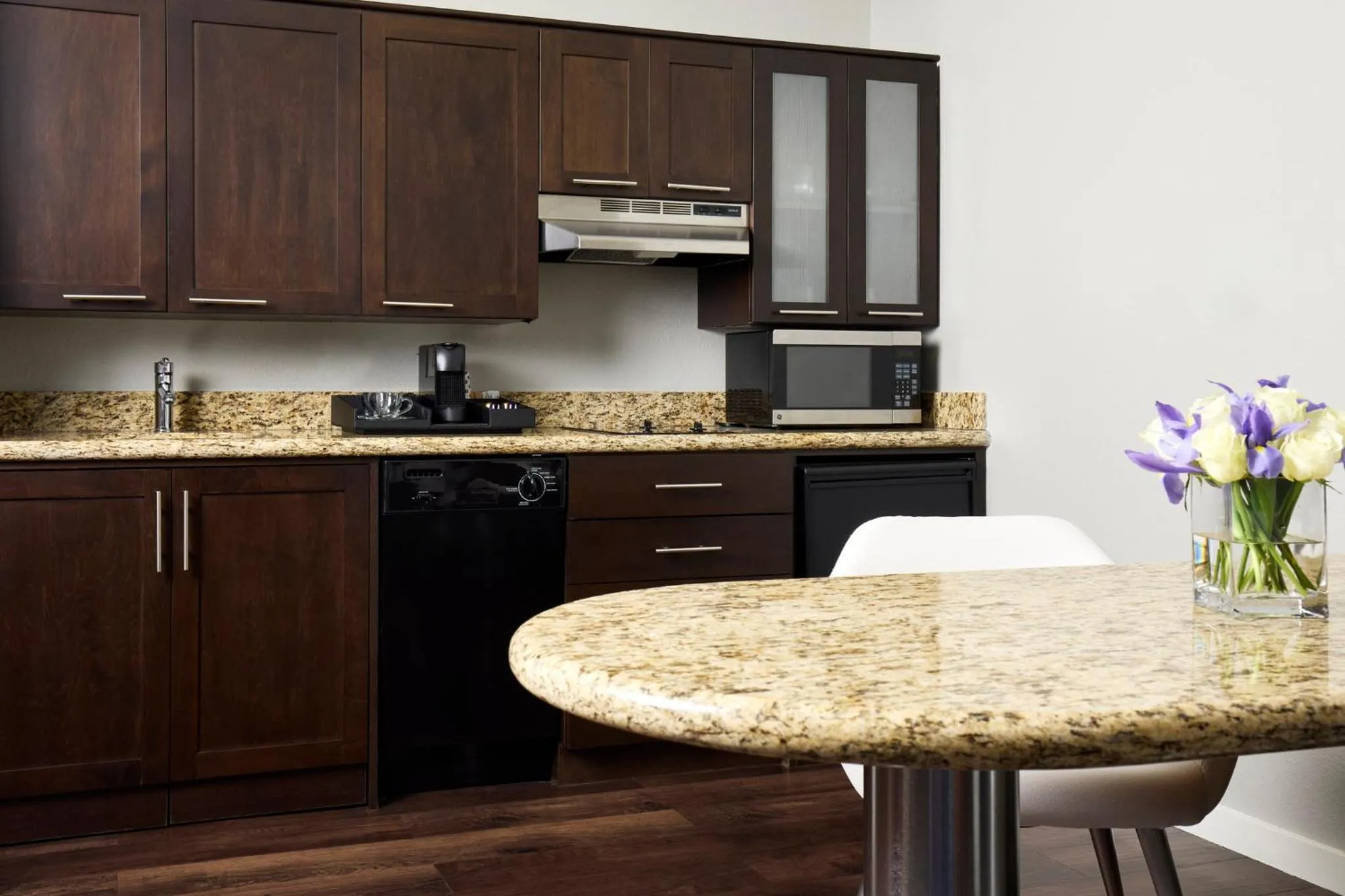 Kitchen or kitchenette in Archer Hotel Falls Church