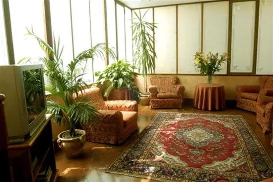 Communal lounge/ TV room in Hotel Beatrice