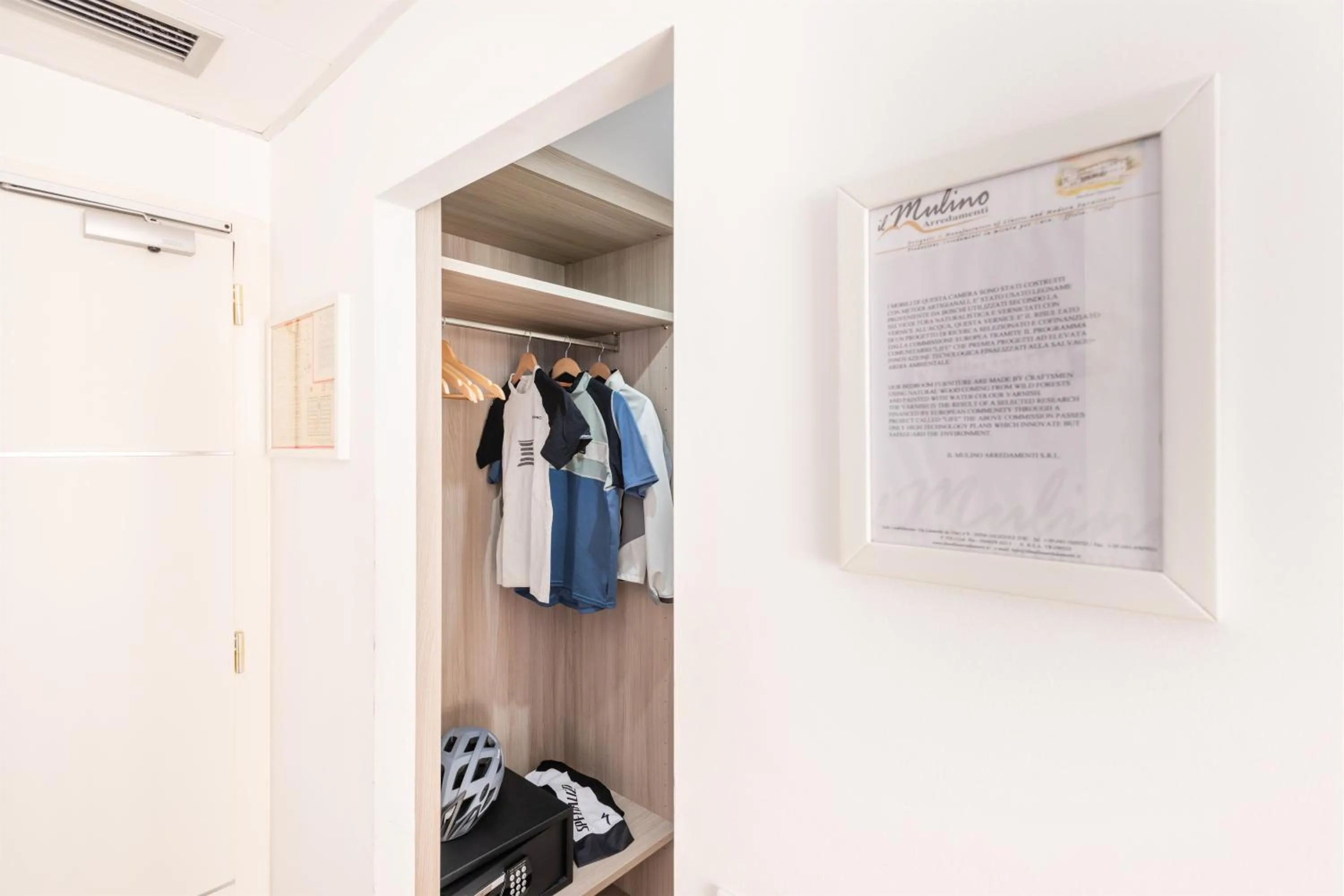 wardrobe in Hotel Gabry