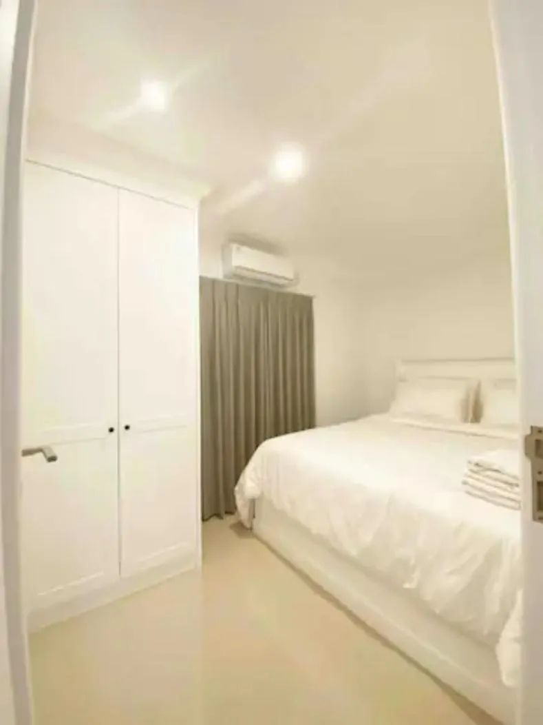 Bed in Loewys Home Tanjung Duren Jakarta Barat