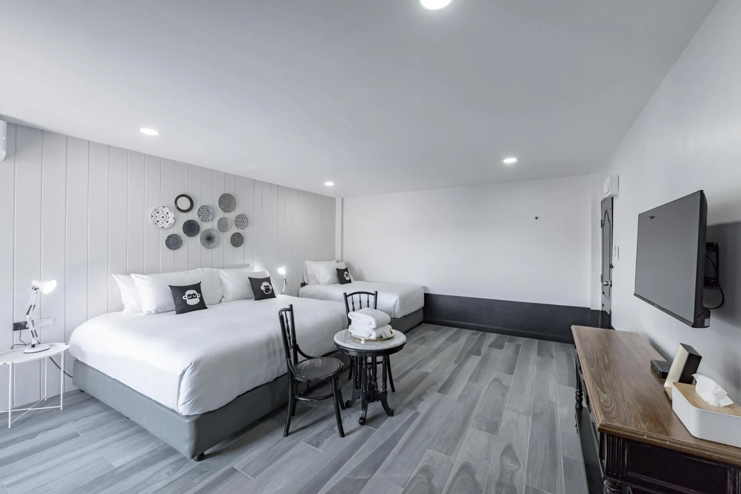 Photo of the whole room, Bed in Blu Monkey Boutique Bangsaen