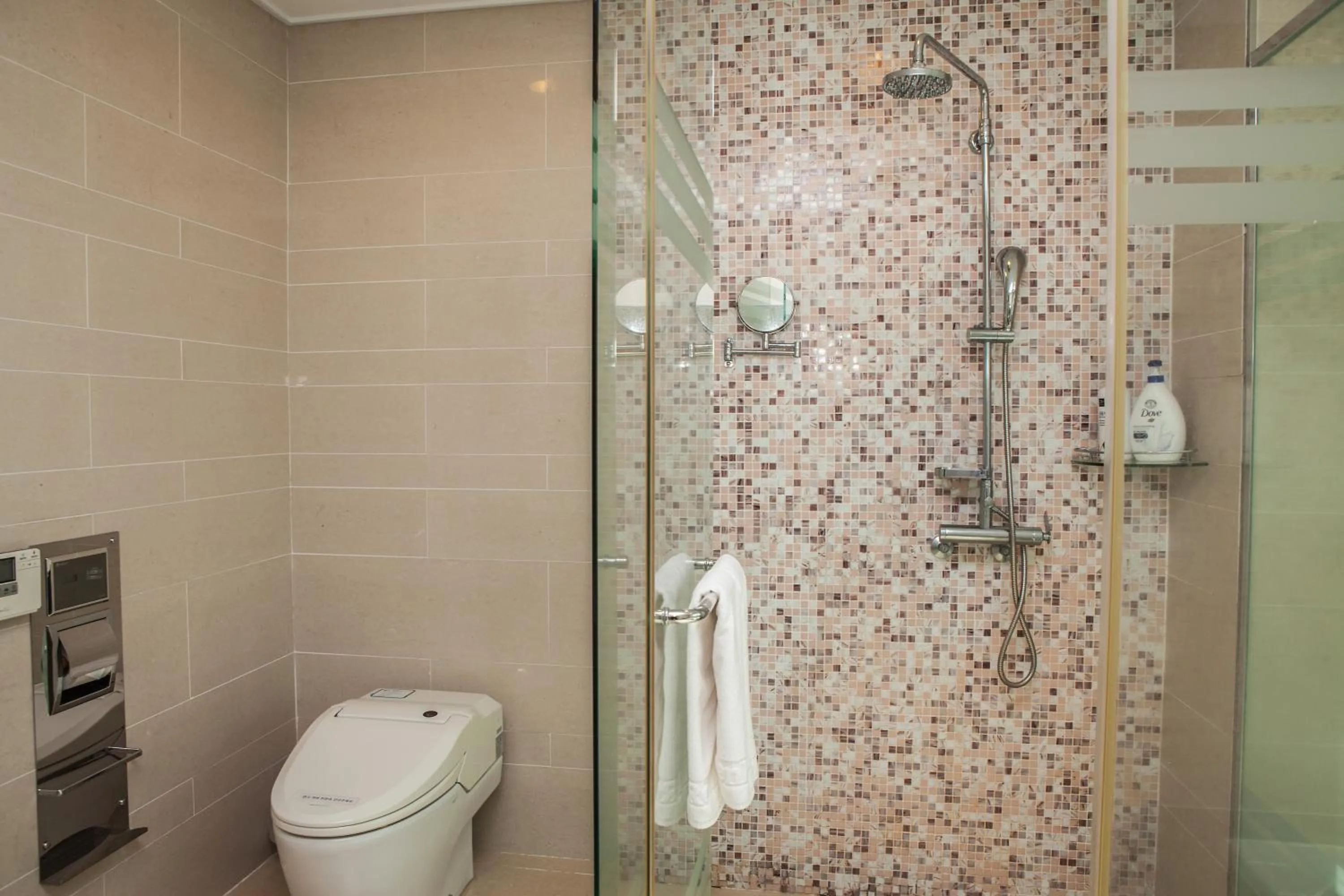 Shower in ArdenHill Resort & Golf