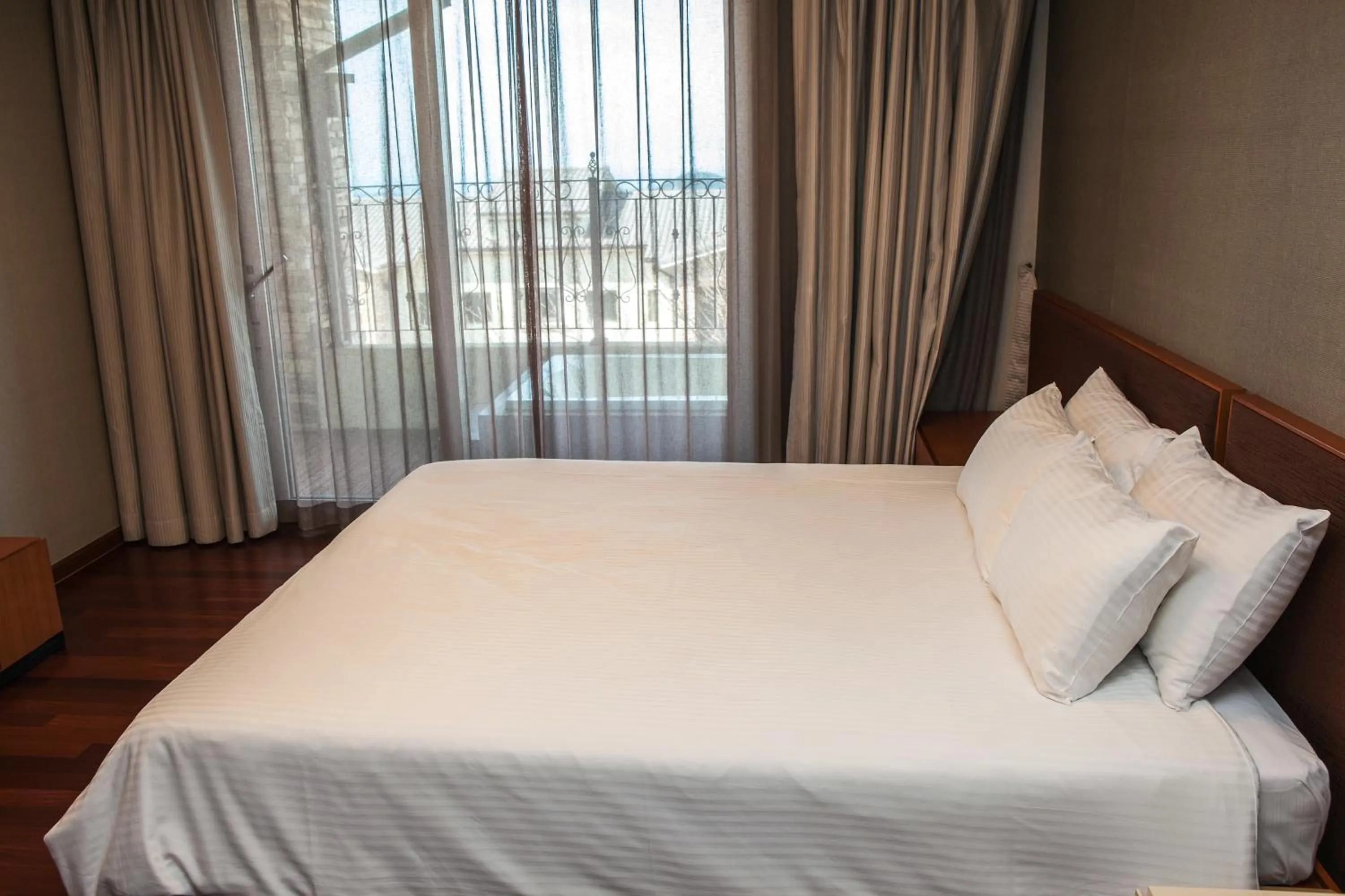 Photo of the whole room, Bed in ArdenHill Resort & Golf