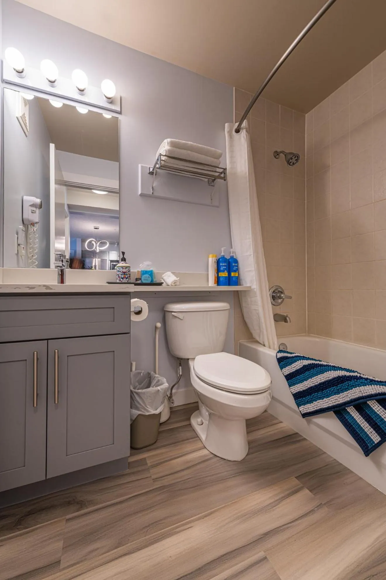 4 Bedrooms Suite Combo for Group of Families - Windtower Lodge