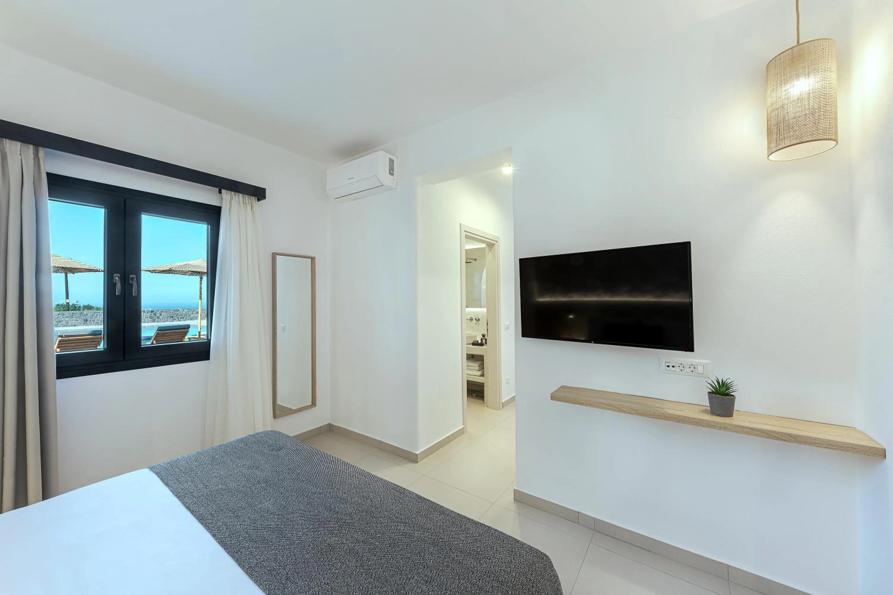 Bed in Onyx Hotel & Suites