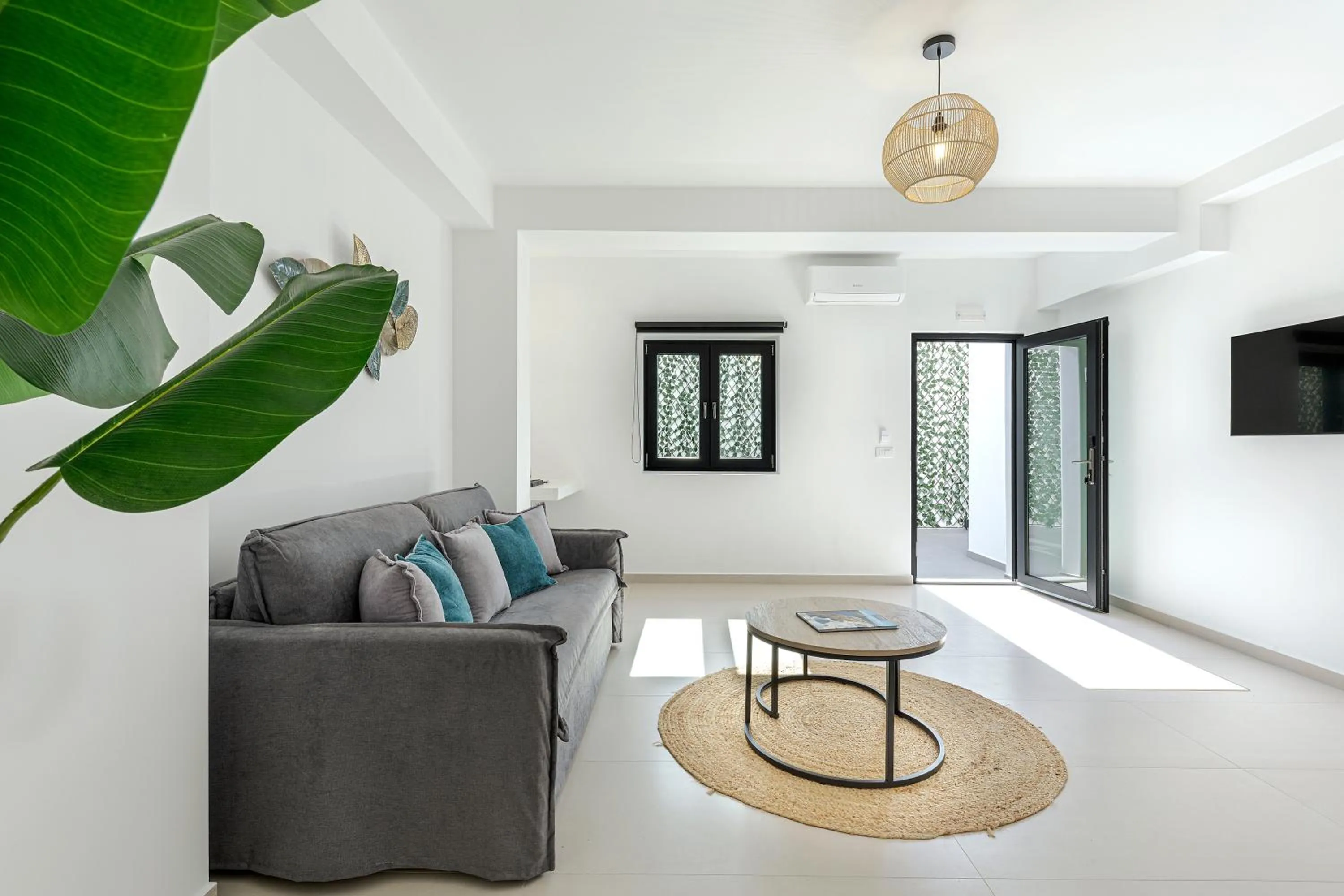 TV and multimedia in Onyx Hotel & Suites