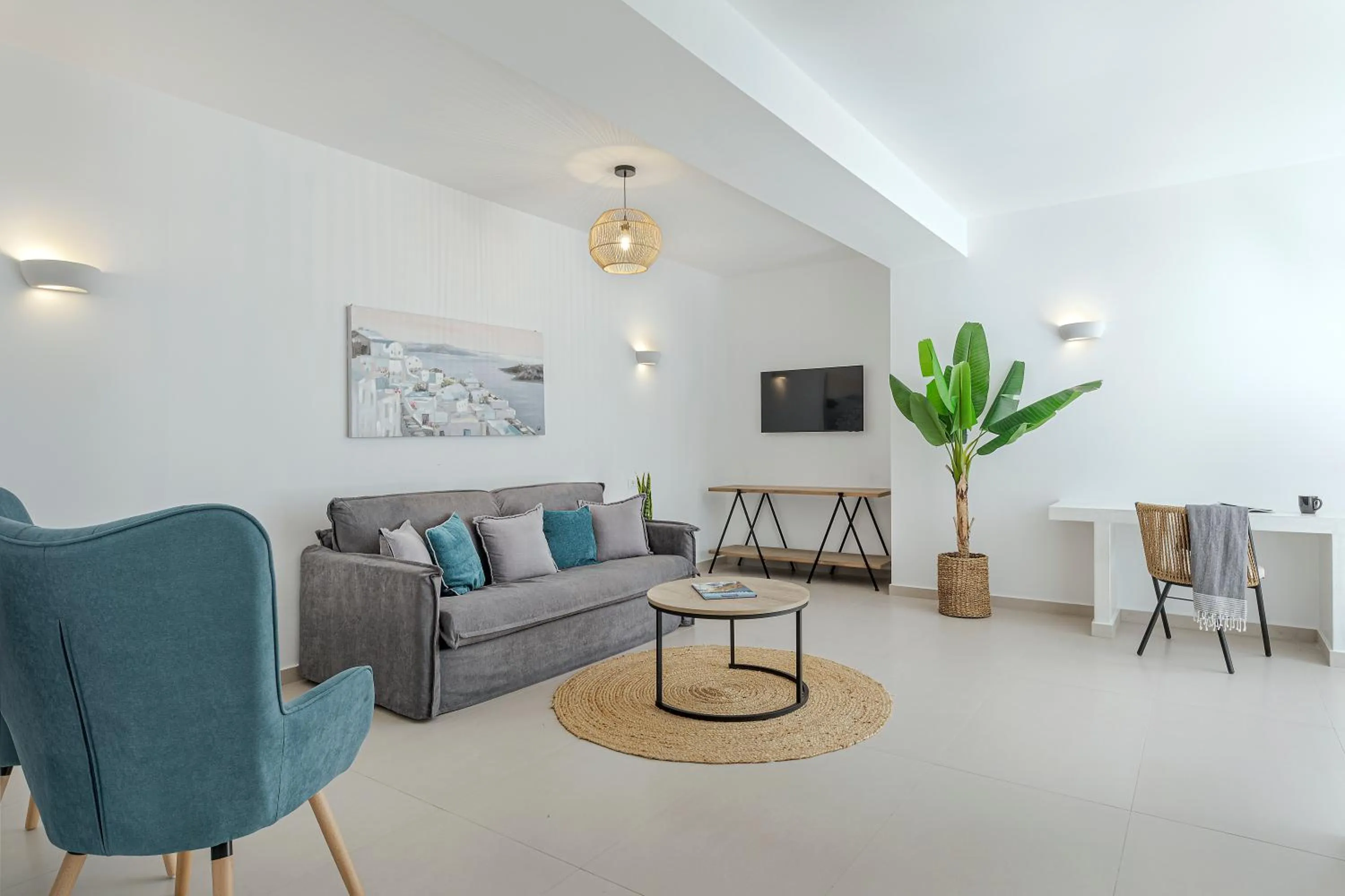 TV and multimedia in Onyx Hotel & Suites