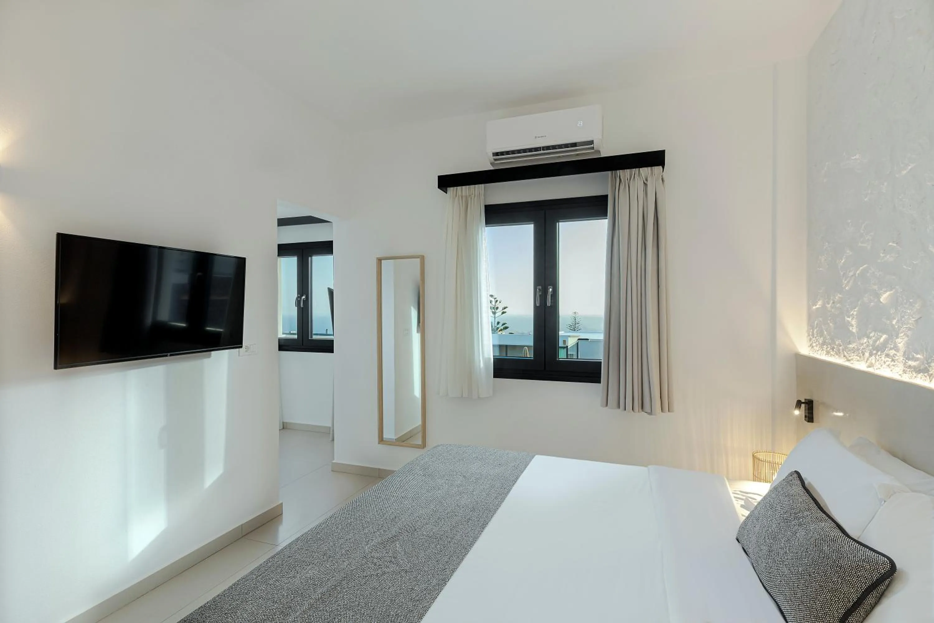 Bed in Onyx Hotel & Suites