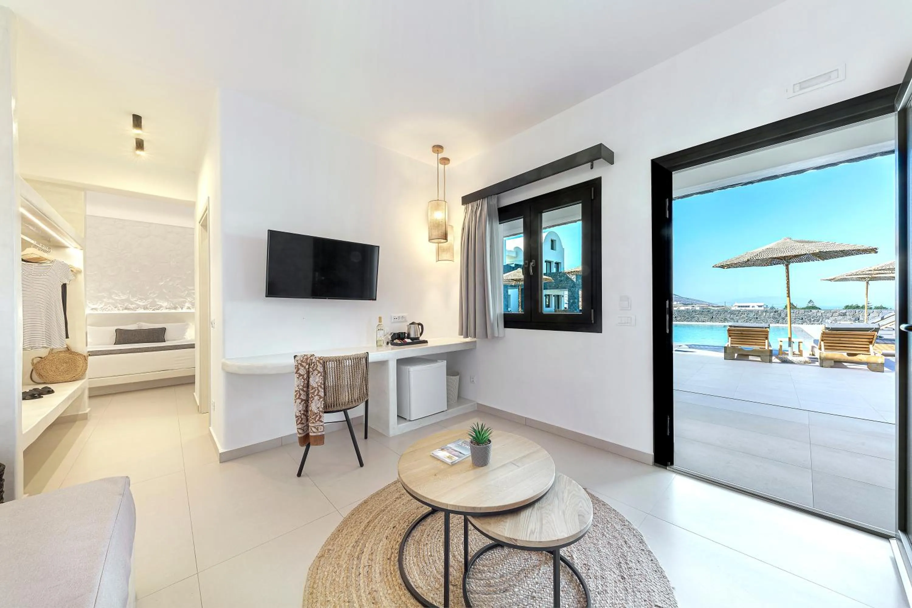 TV and multimedia in Onyx Hotel & Suites