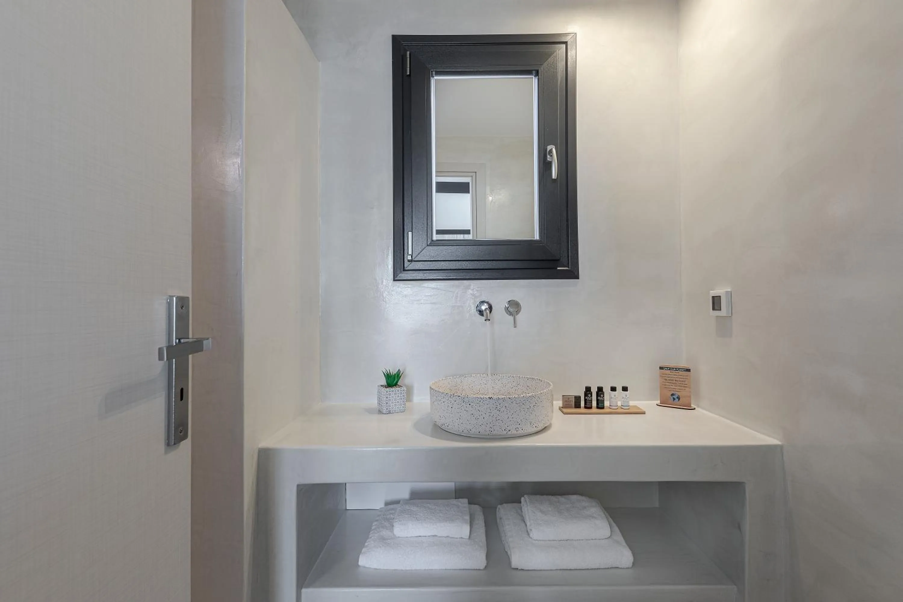 Shower in Onyx Hotel & Suites