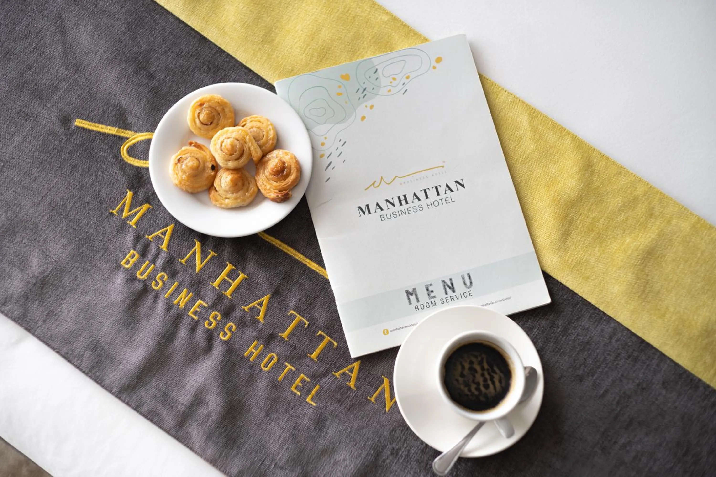 Breakfast in Manhattan Business Hotel, Male