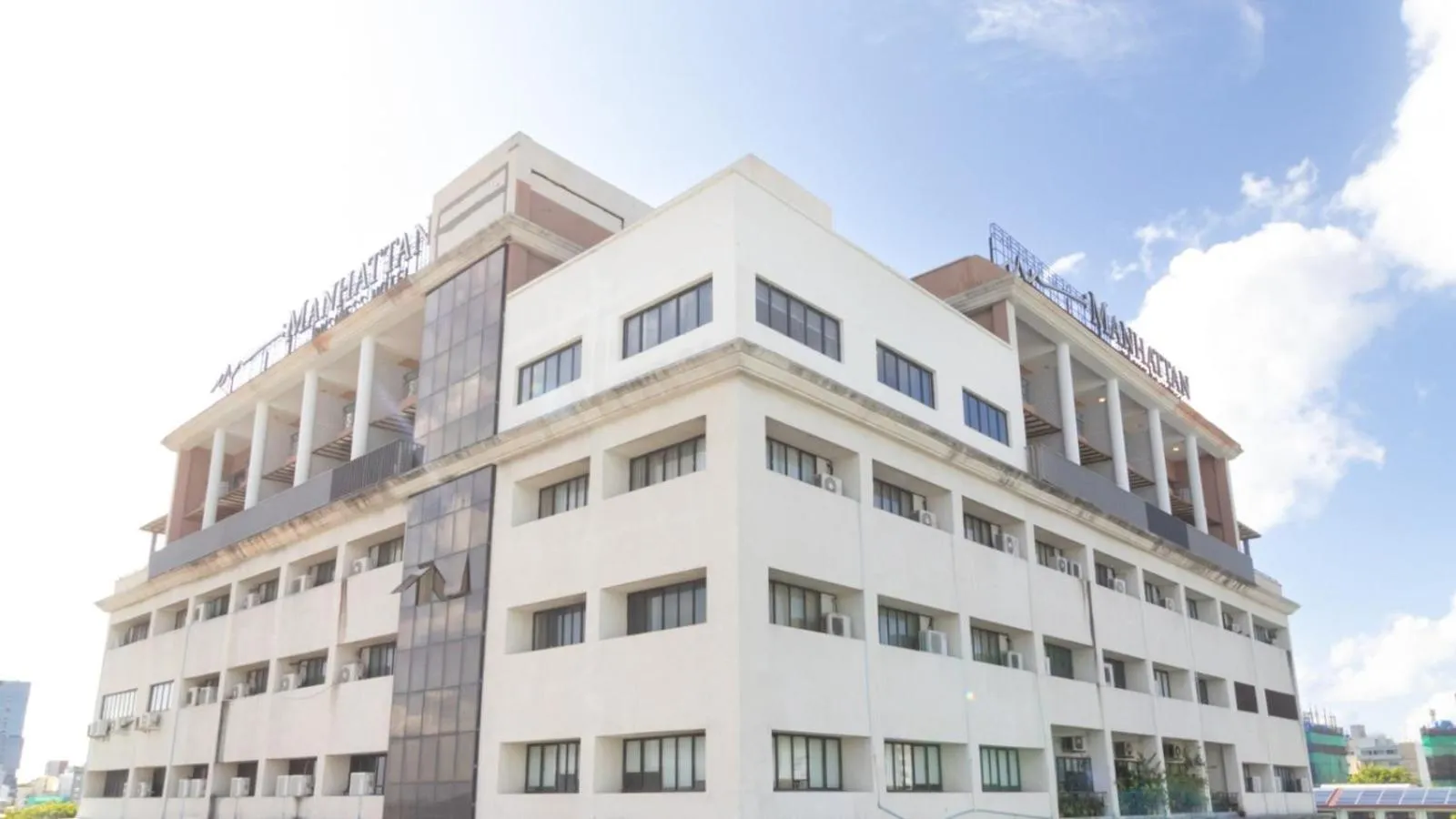 Property building in Manhattan Business Hotel, Male