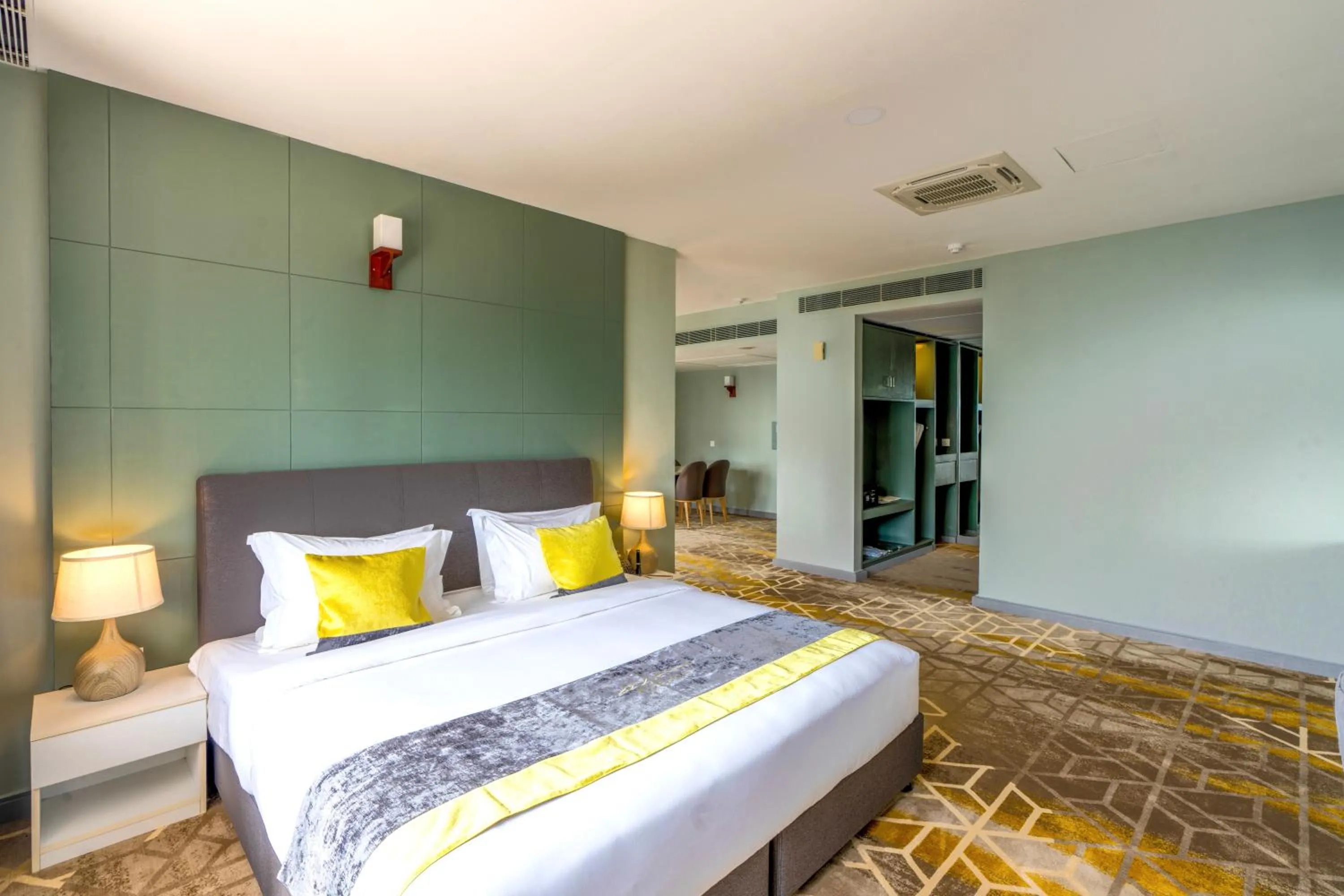 Bed in Manhattan Business Hotel, Male