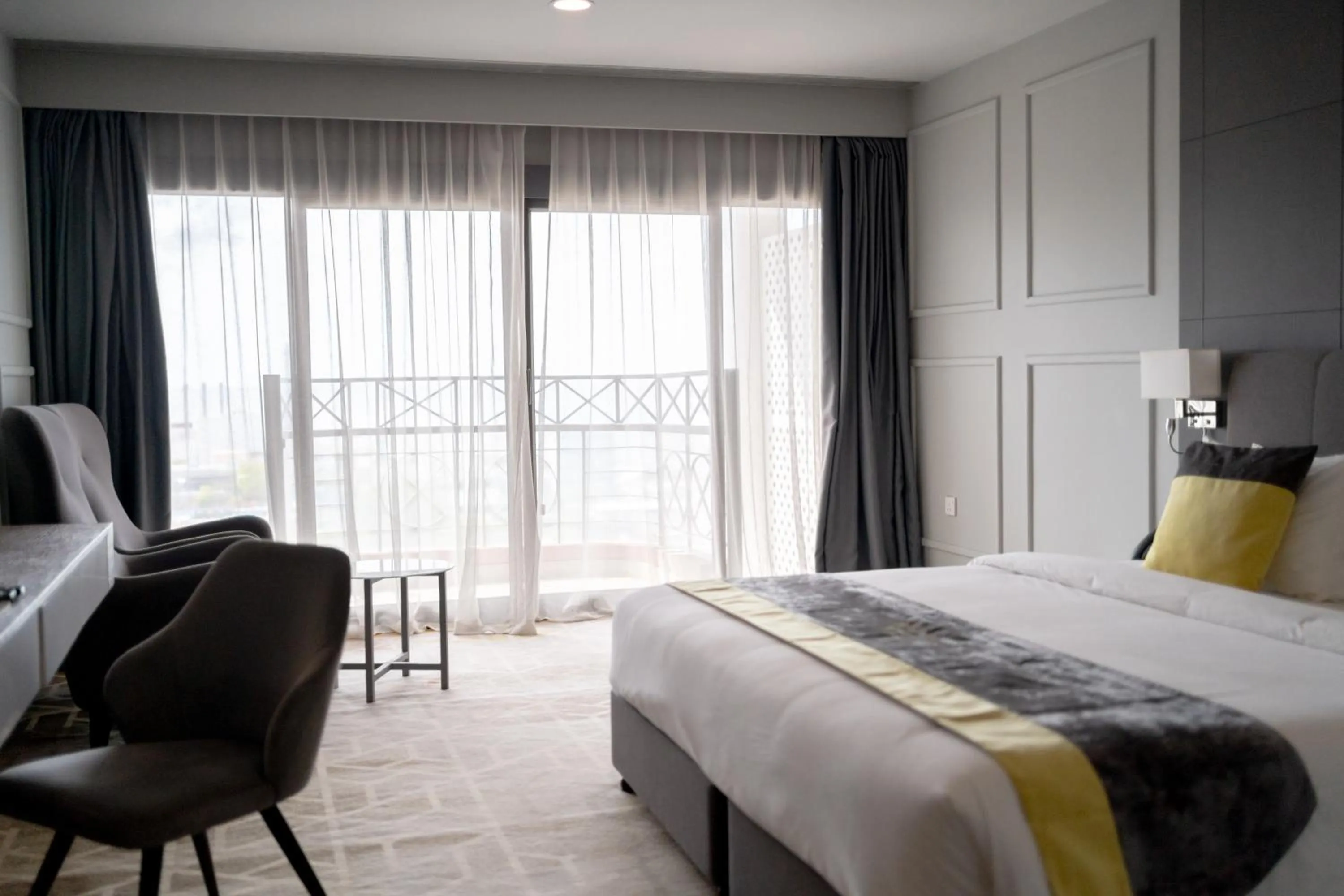 Bed in Manhattan Business Hotel, Male