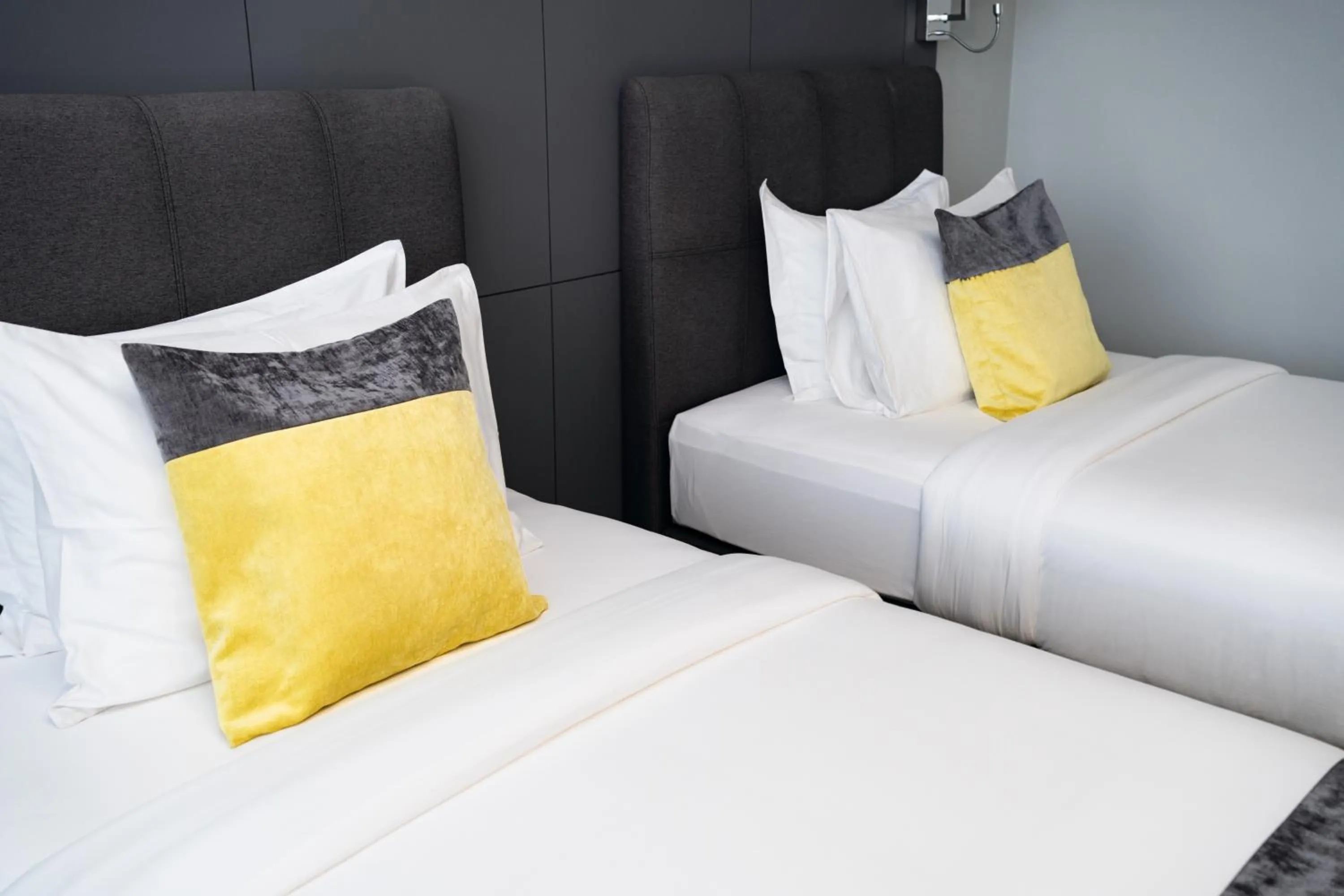 Bed in Manhattan Business Hotel, Male