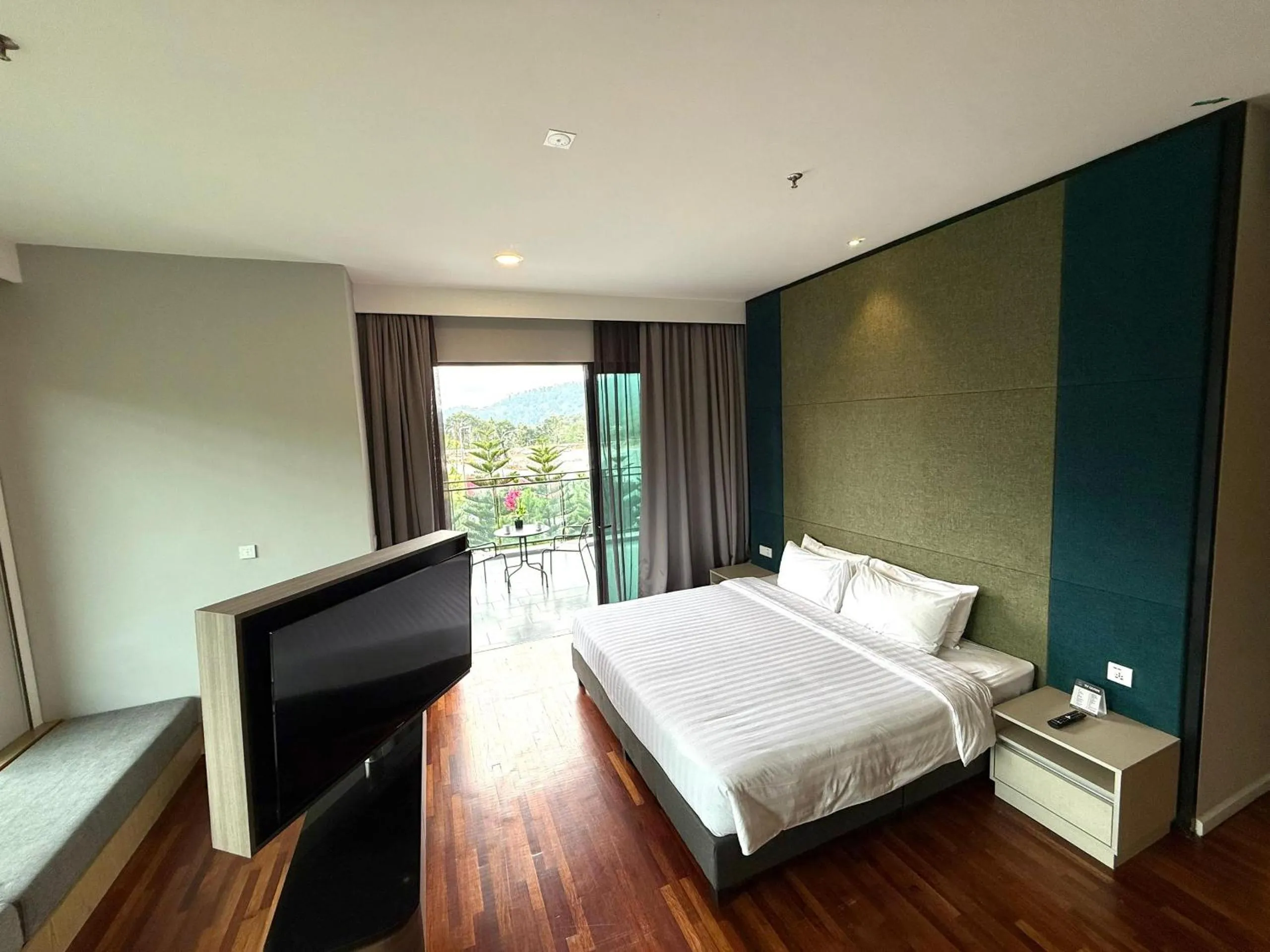 Floor plan, Bed in Le Vert Boutique Hotel