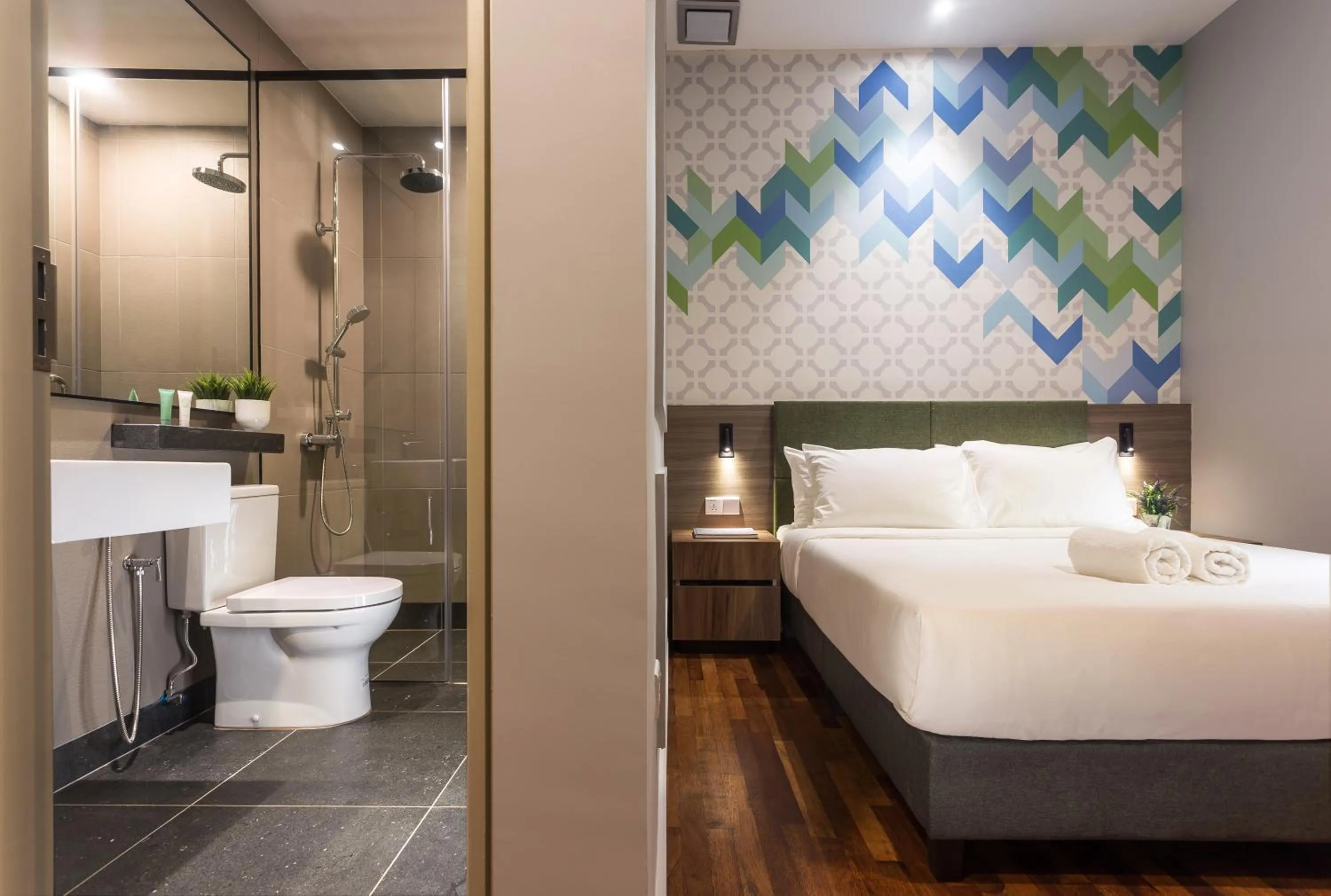 Toilet, Bed in Le Vert Boutique Hotel