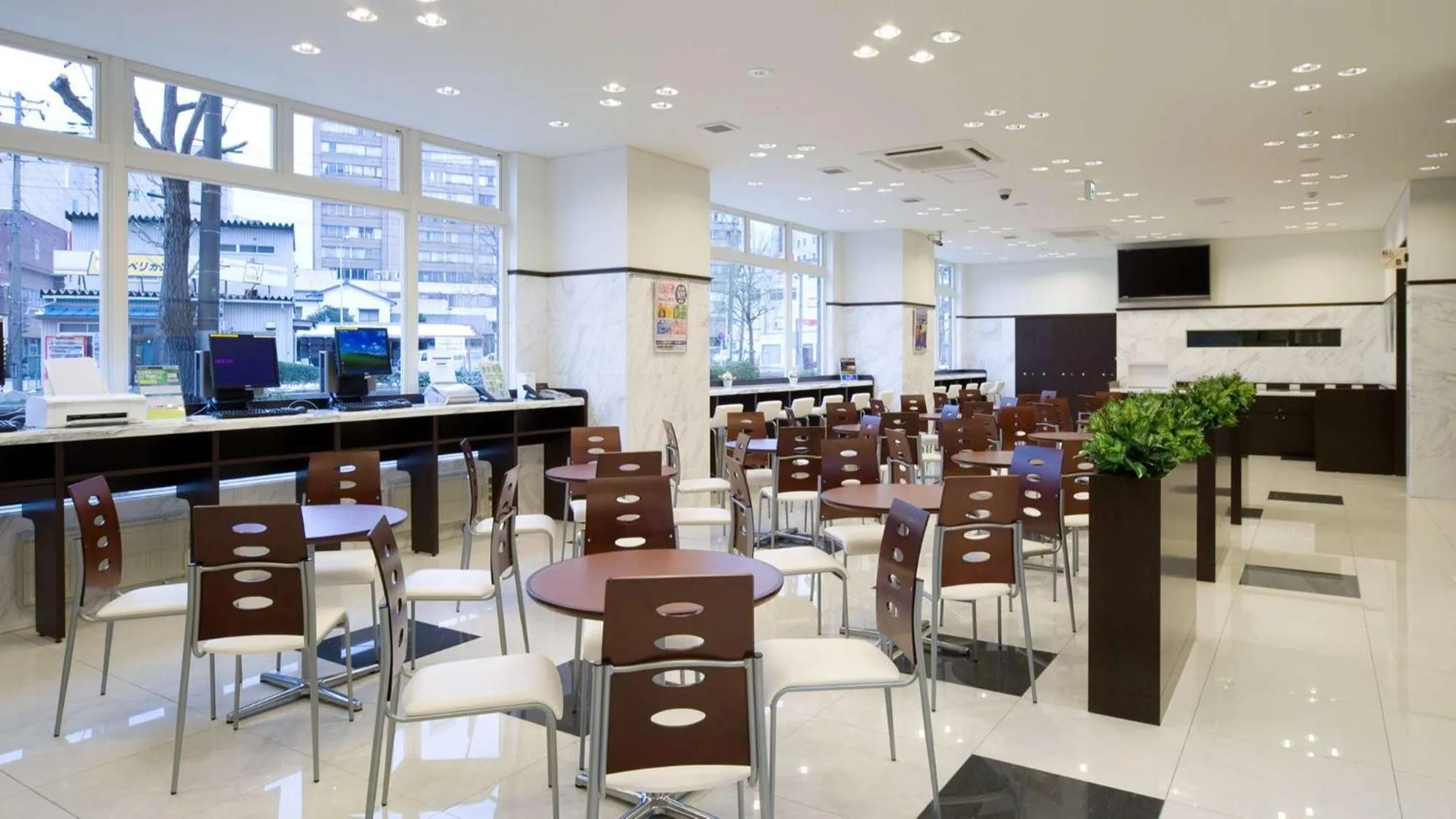 Lobby or reception in Toyoko Inn Toyama eki Shinkansen guchi No 1