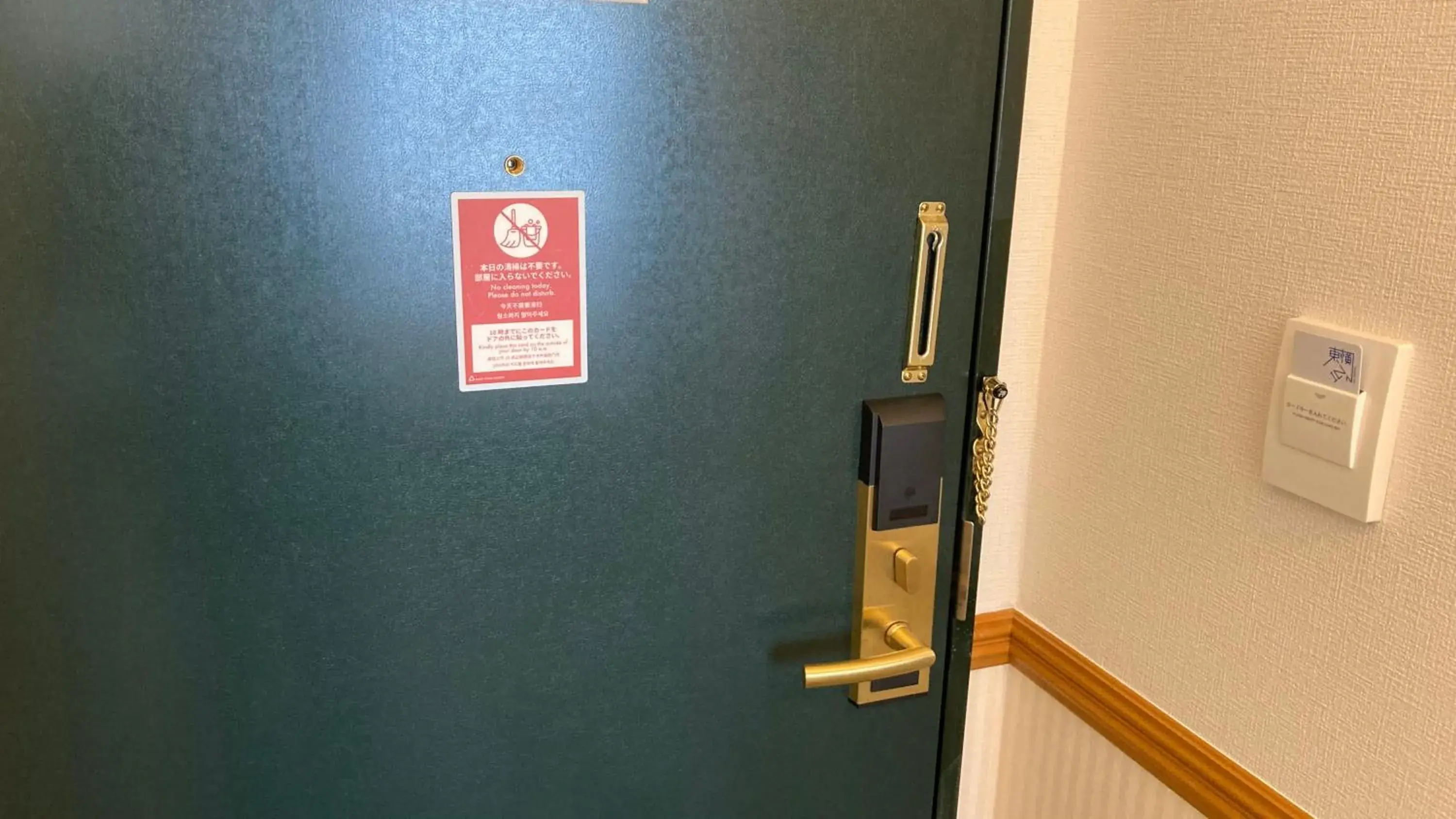 Twin Room - single occupancy - Non-Smoking in Toyoko Inn Toyama eki Shinkansen guchi No 1 Twin Room - single occupancy - Non-Smoking in Toyoko Inn Toyama eki Shinkansen guchi No 1