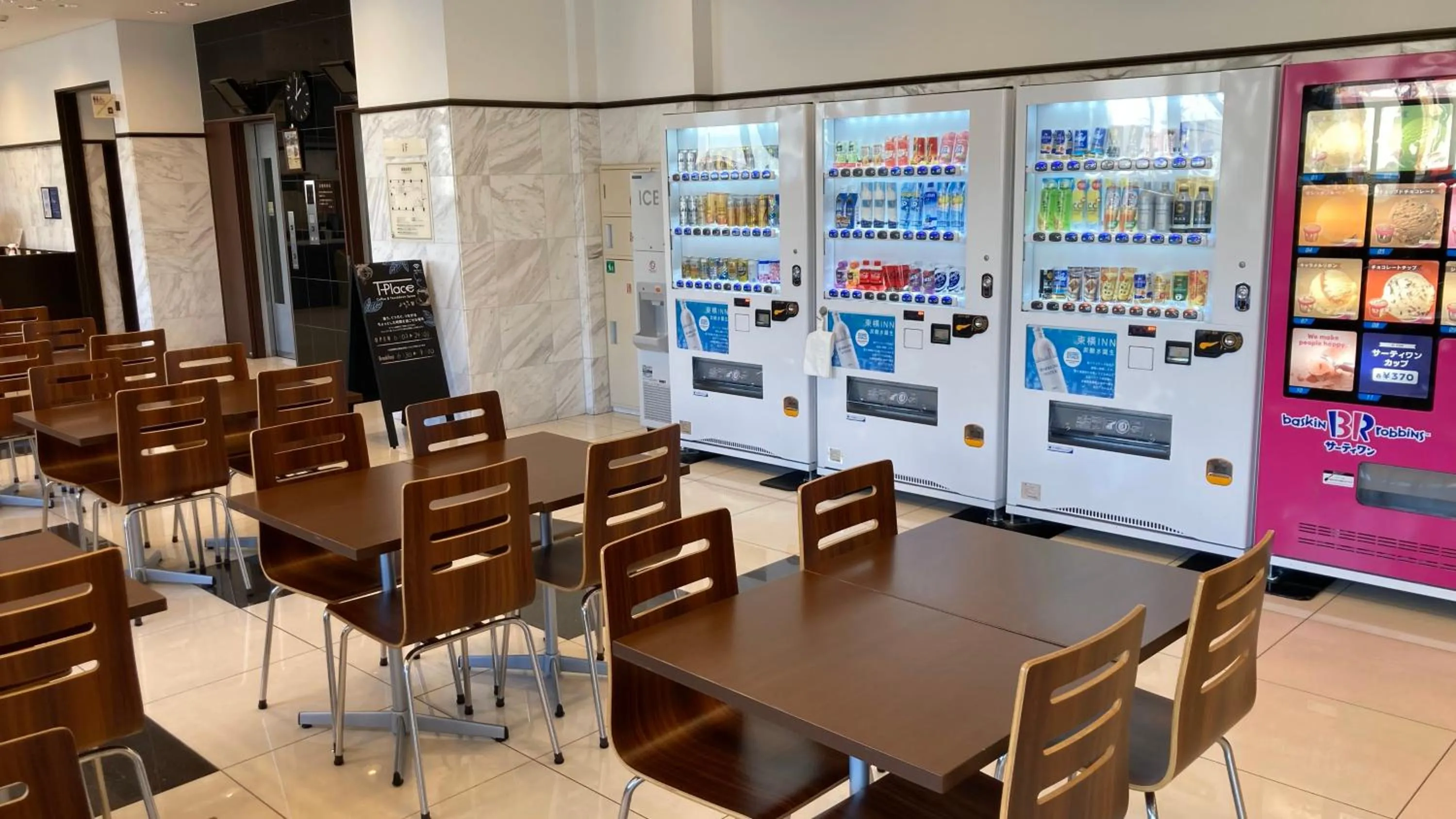 vending machine in Toyoko Inn Toyama eki Shinkansen guchi No 1