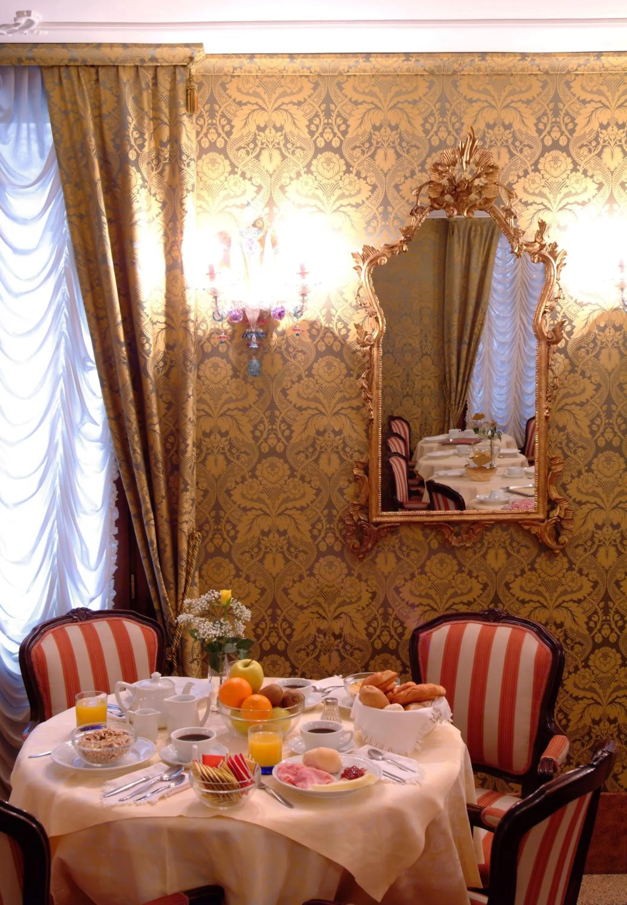 Restaurant/places to eat in Hotel Ateneo