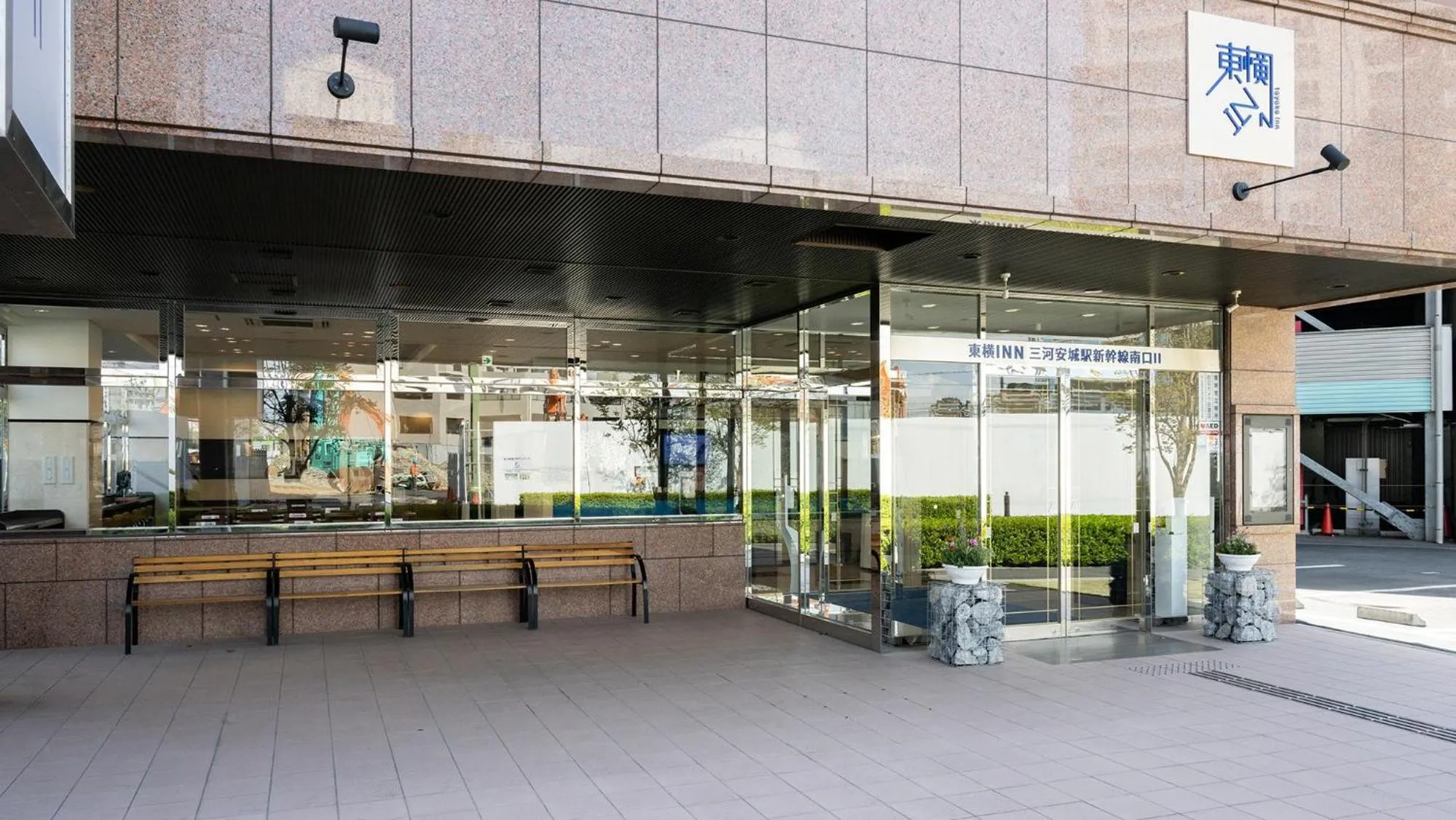 Facade/entrance in Toyoko Inn Mikawa anjo eki Shinkansen Minami guchi No 2