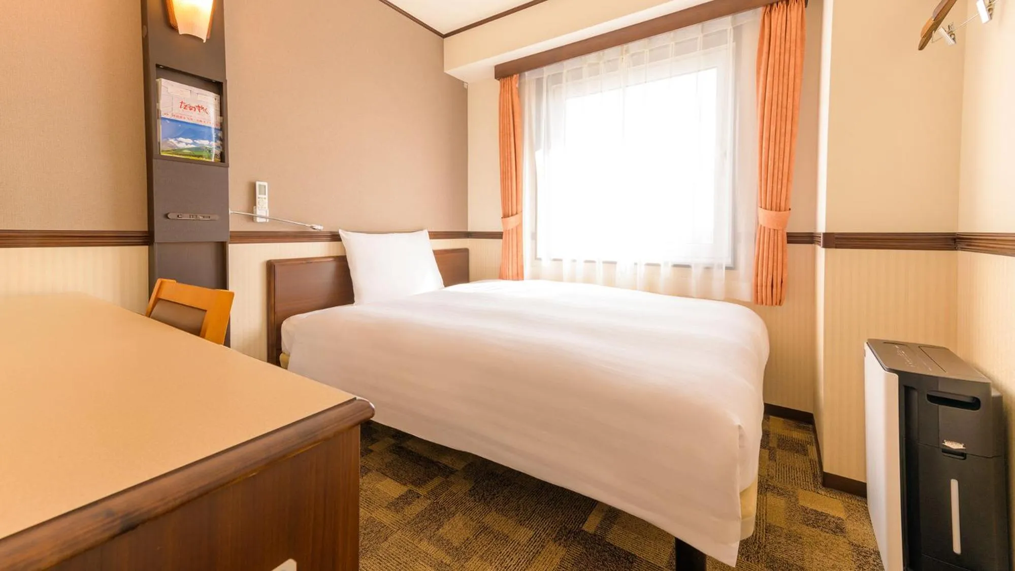 Bedroom, Bed in Toyoko Inn HOSPITAL INN Dokkyo Medical University