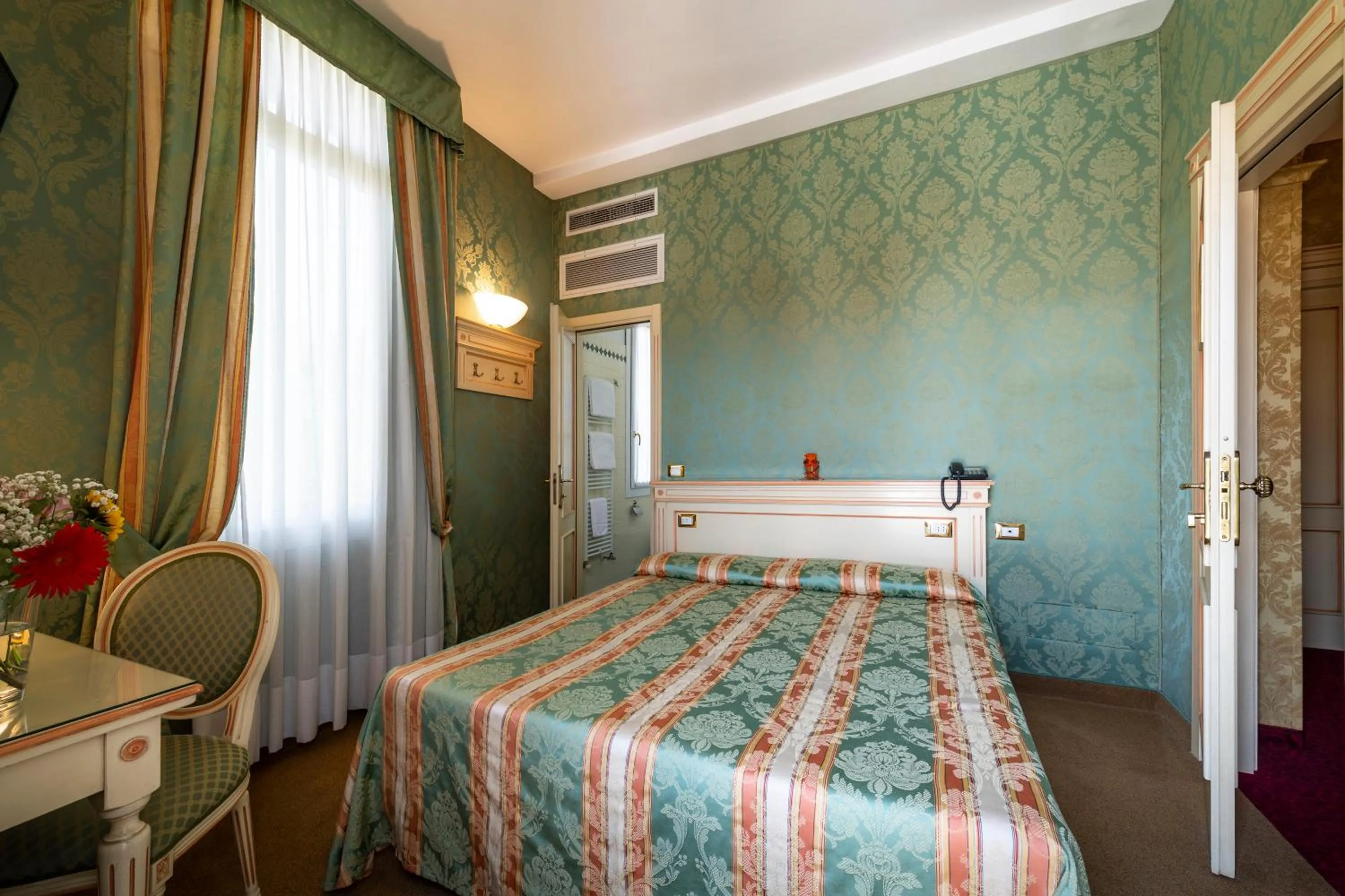 Bedroom, Bed in Hotel Villa Delle Palme