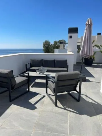 Sunny penthouse beach apartment with panoramic views
